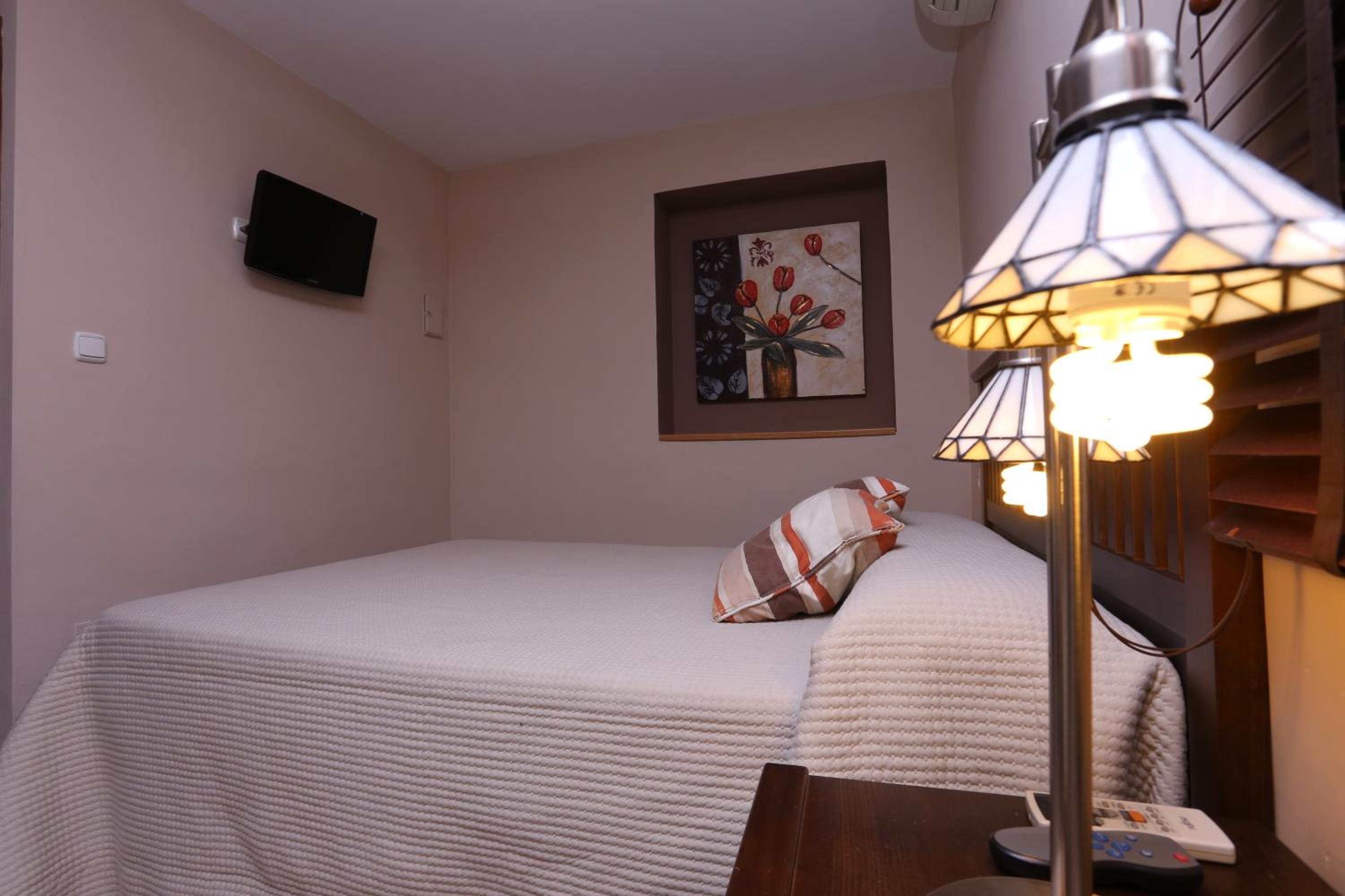 Double Room - Photo 3
