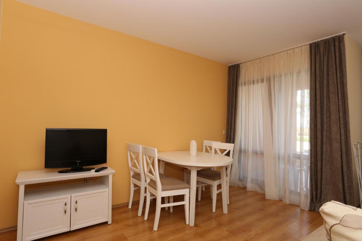 Studio with Balcony (3 Adults)  - Photo 4