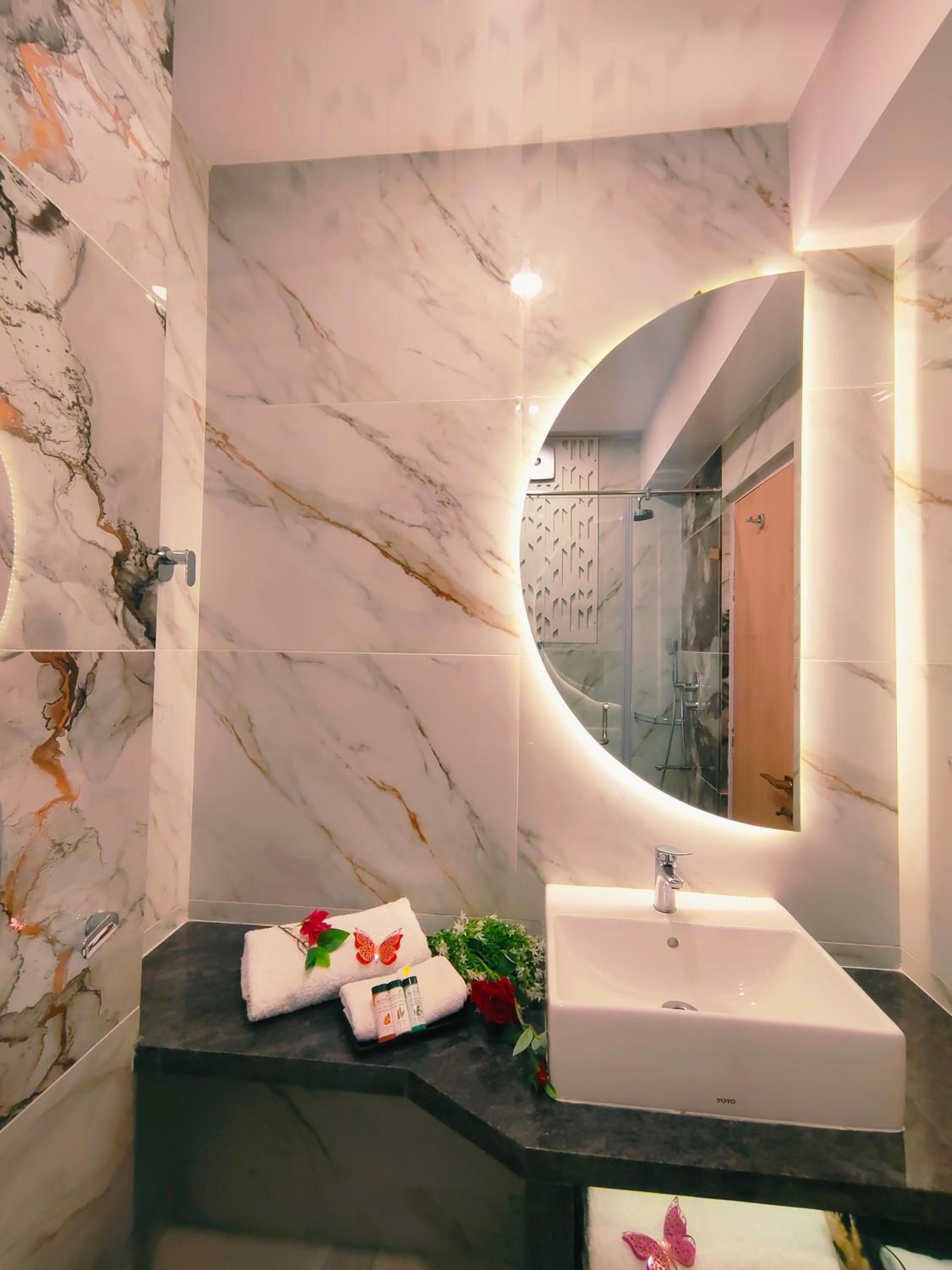 Premium Room with European Style Décor and City View: Enjoy 10% off on - F&B, Spa, car Hire, Complimentary Welcome Drink & Hi-Tea, Candlelight Dinner & Room Decoration Available  - Photo 12