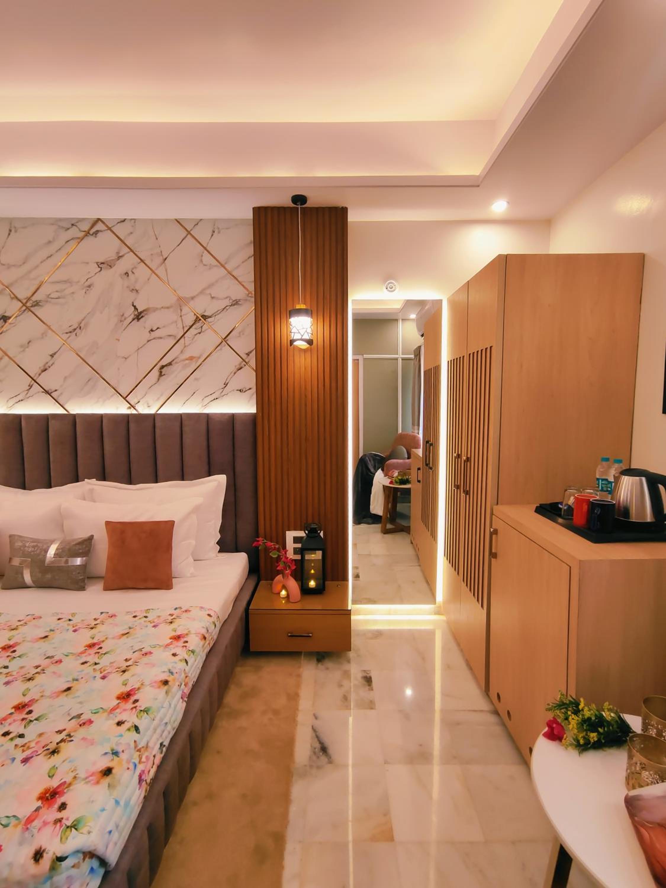 Premium Room with European Style Décor and City View: Enjoy 10% off on - F&B, Spa, car Hire, Complimentary Welcome Drink & Hi-Tea, Candlelight Dinner & Room Decoration Available  - Photo 27