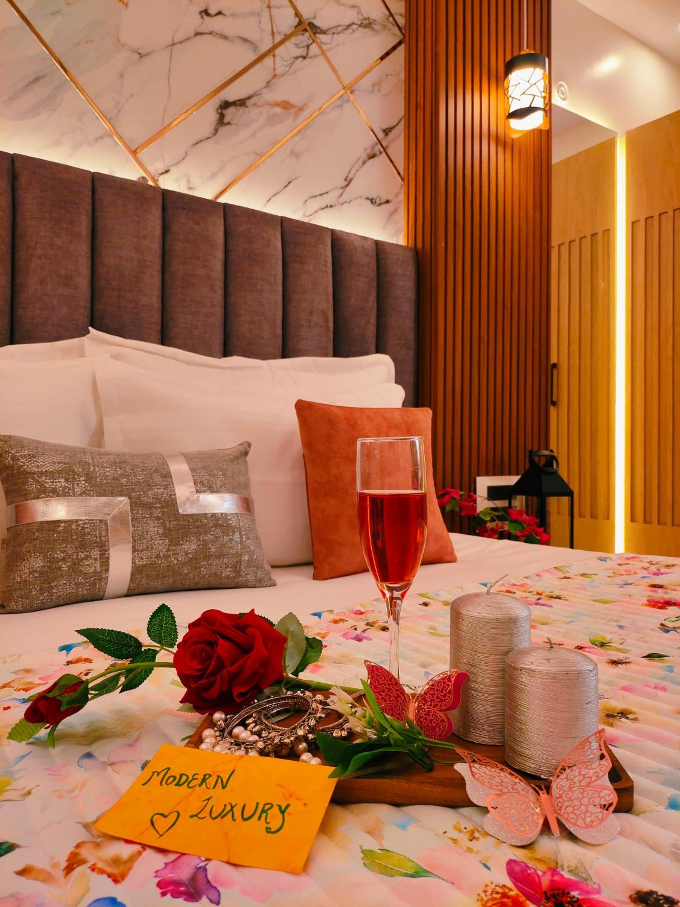 Premium Room with European Style Décor and City View: Enjoy 10% off on - F&B, Spa, car Hire, Complimentary Welcome Drink & Hi-Tea, Candlelight Dinner & Room Decoration Available  - Photo 28