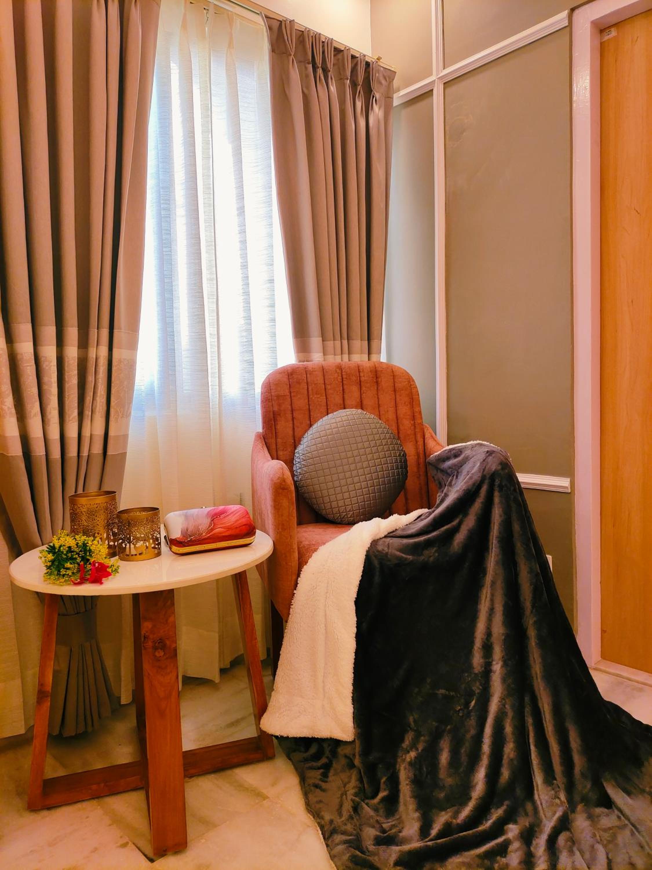 Premium Room with European Style Décor and City View: Enjoy 10% off on - F&B, Spa, car Hire, Complimentary Welcome Drink & Hi-Tea, Candlelight Dinner & Room Decoration Available  - Photo 4