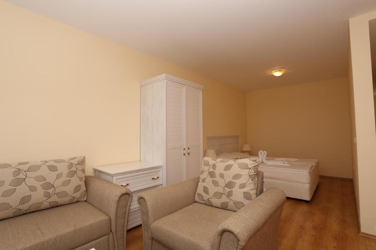 Studio with Balcony (3 Adults)  - Photo 6