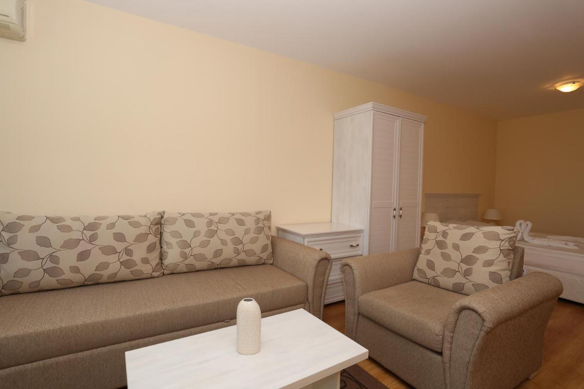 Studio with Balcony (3 Adults)  - Photo 2