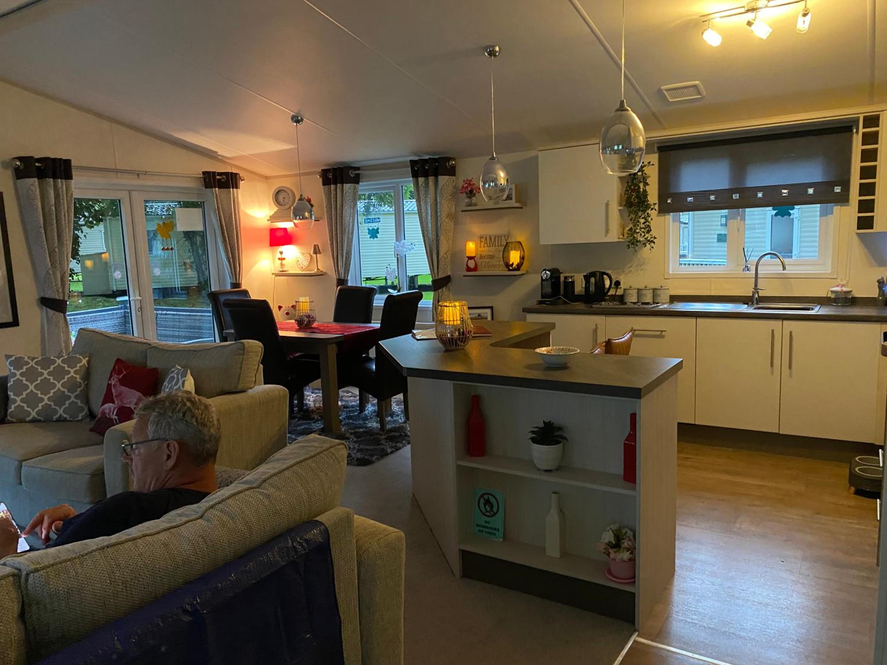 Mobile Home photo 3