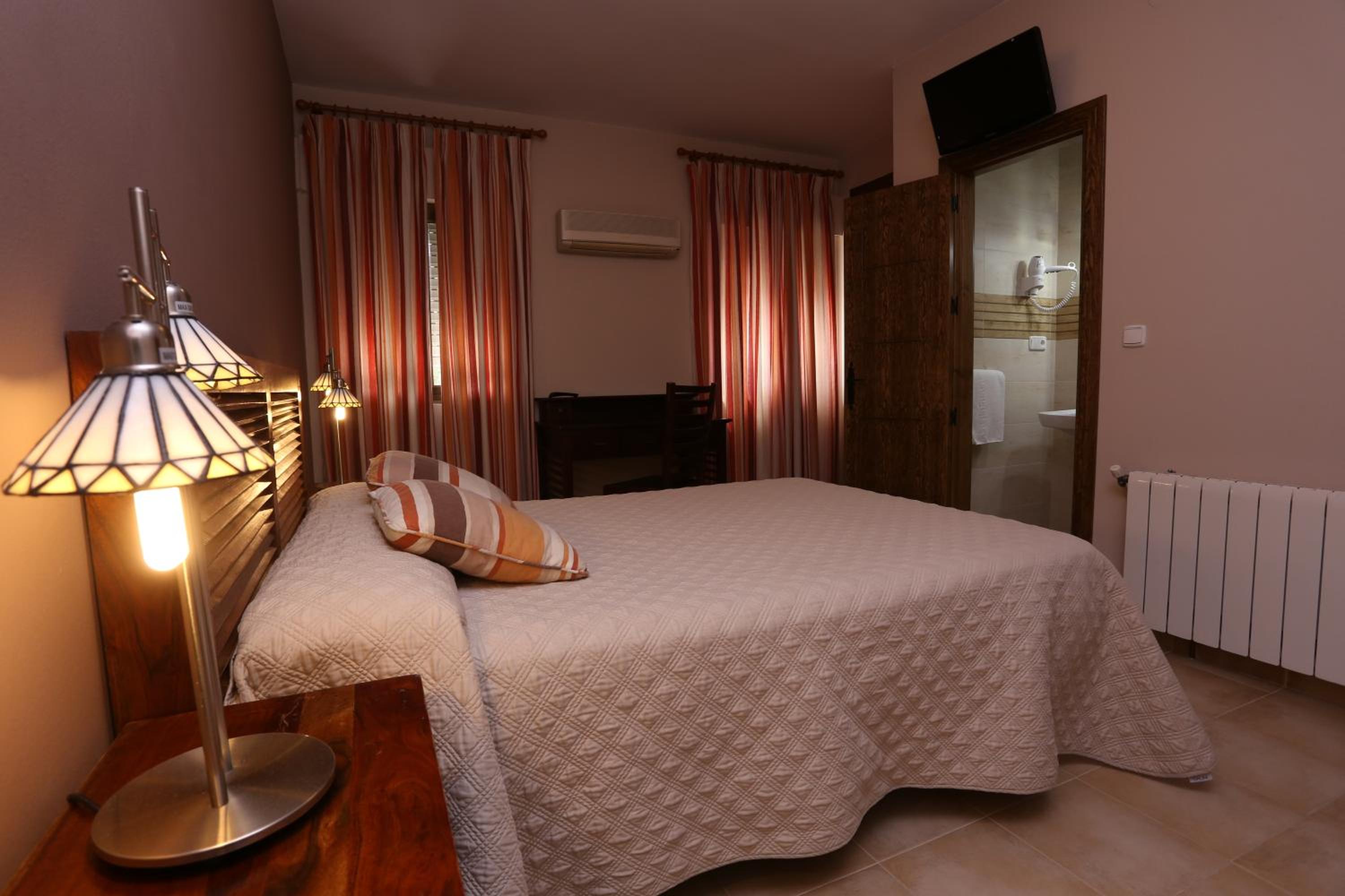 Double Room - Photo 8