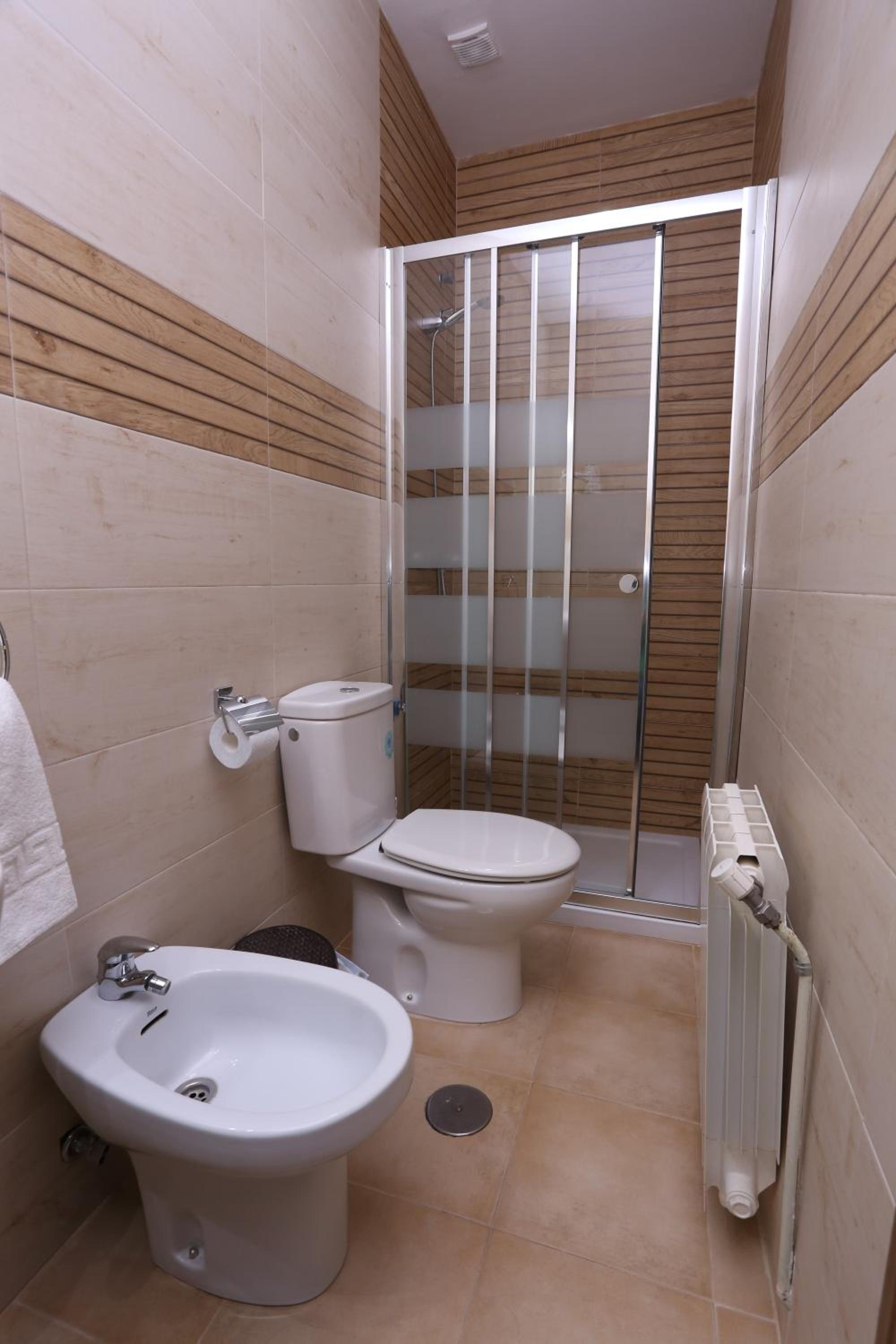 Double Room - Photo 7