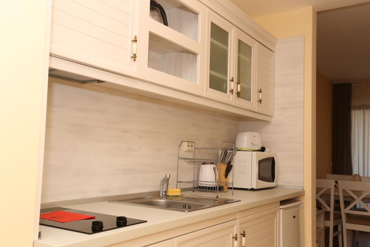 Studio with Balcony (3 Adults)  - Photo 10