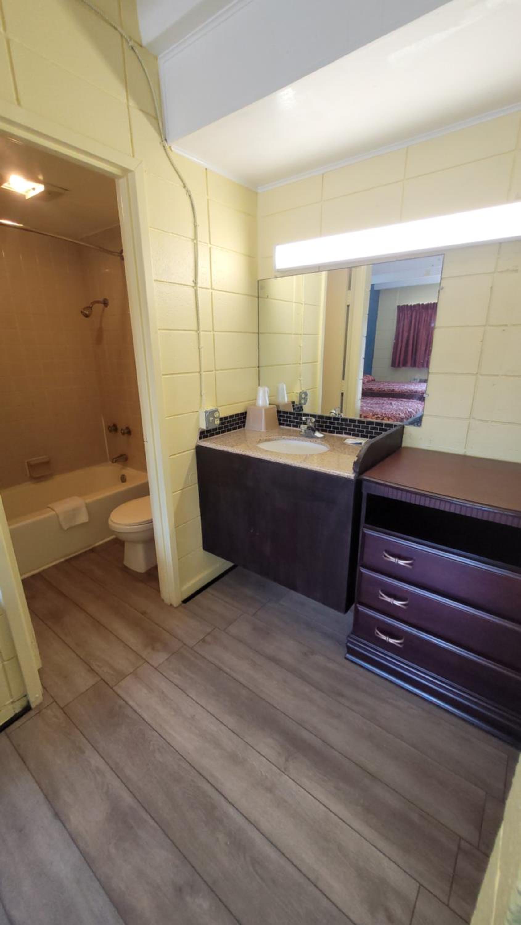 Budget Double Room - Photo 2