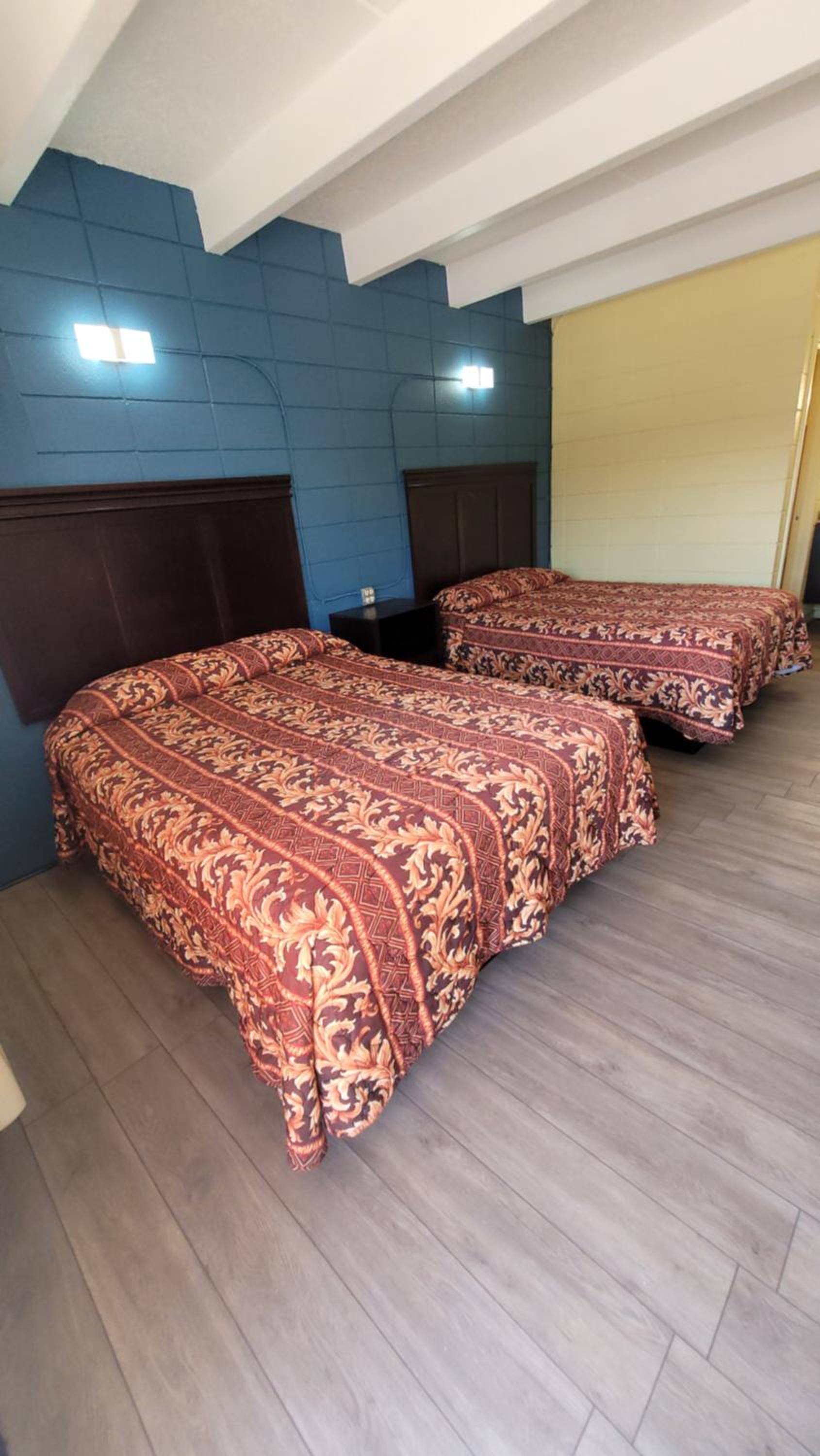 Budget Double Room - Photo 3