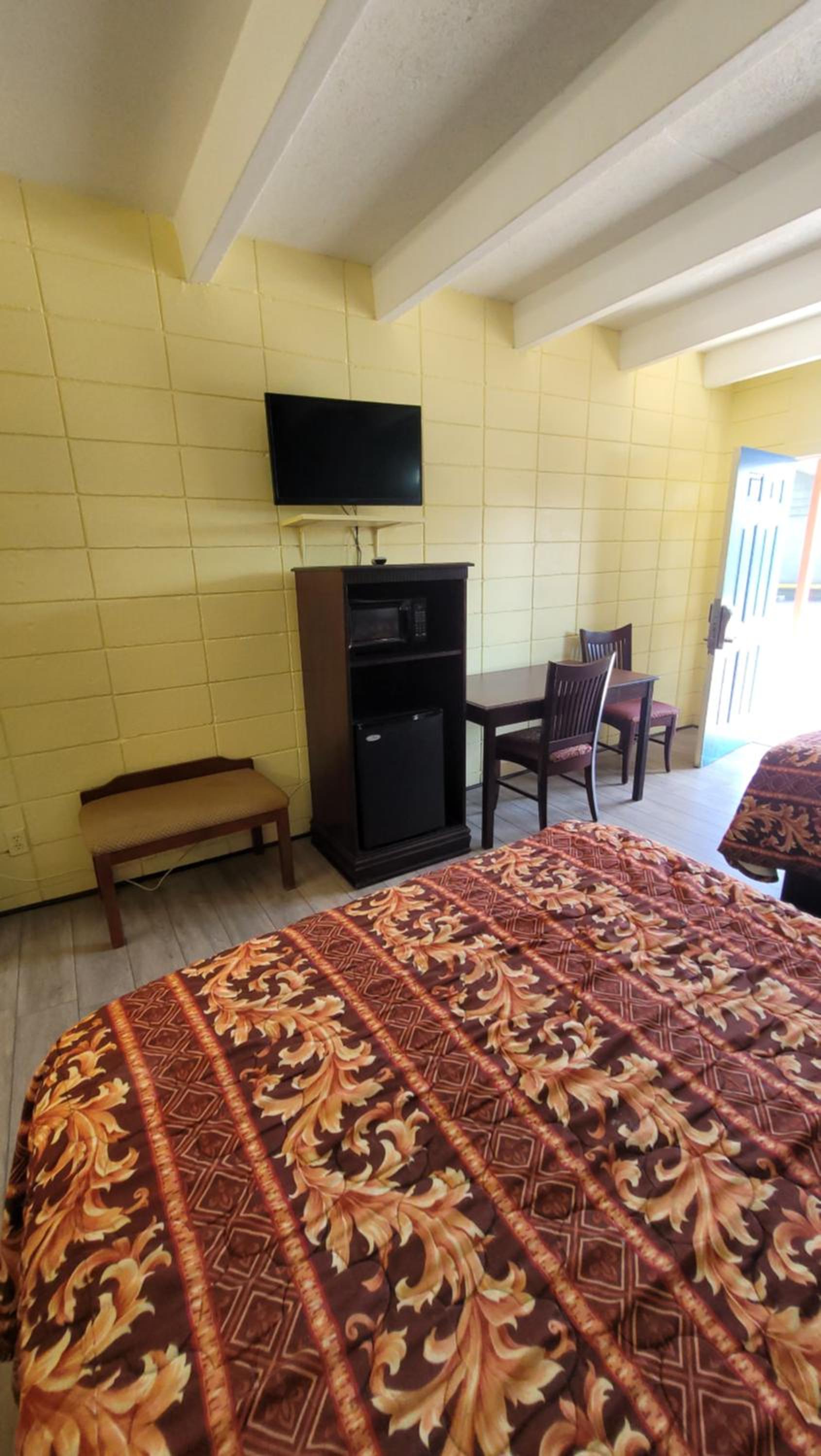 Budget Double Room - Photo 5