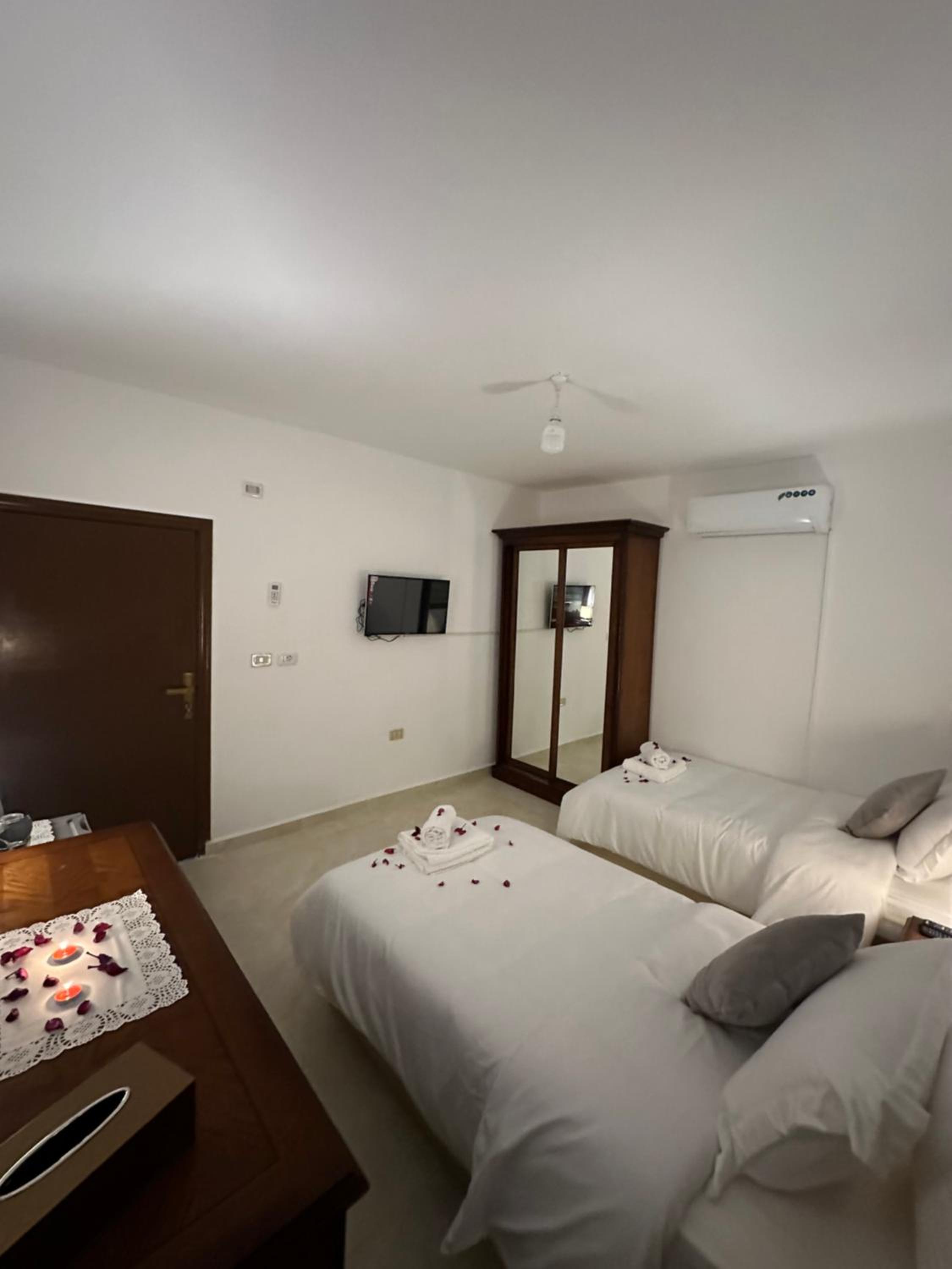 Double or Twin Room photo 3