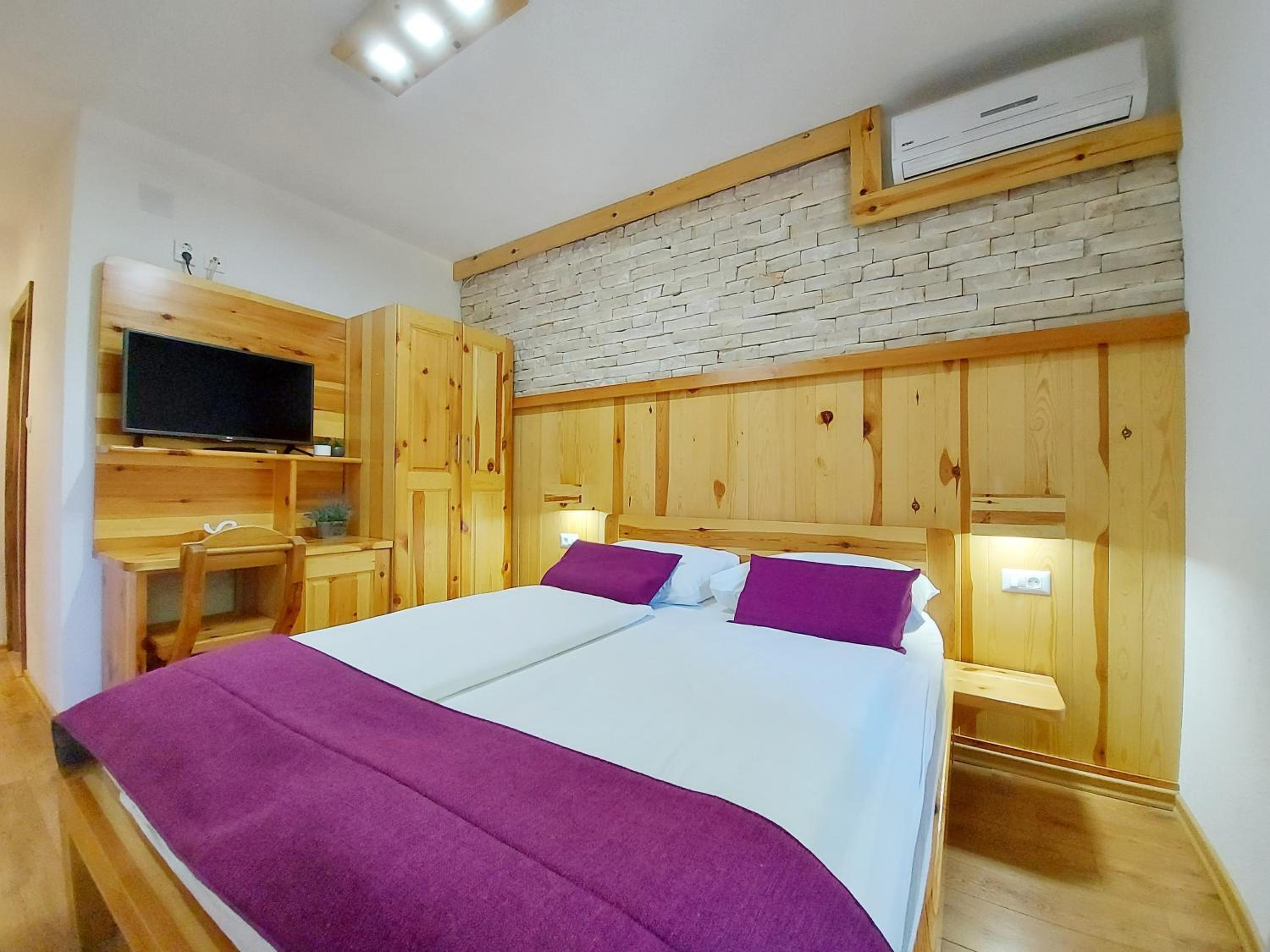 Superior Quadruple Room - Photo 2