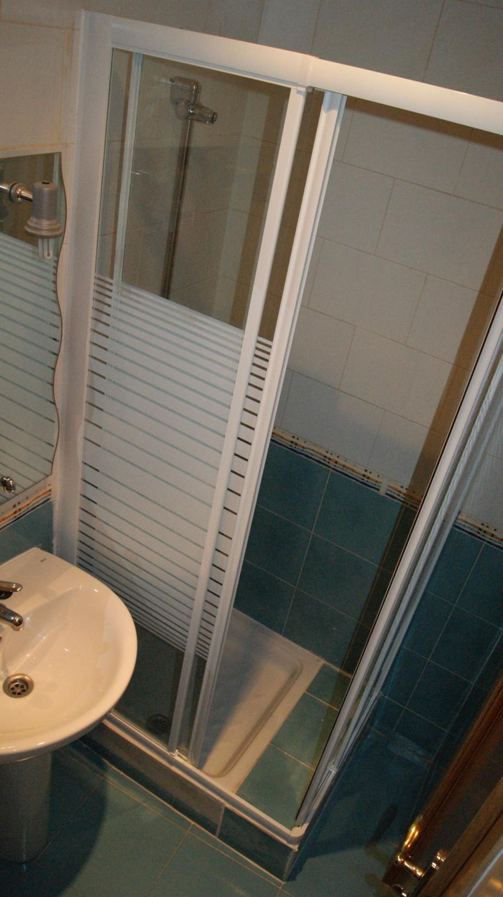 Economy Double Room with Private Bathroom - Photo 6