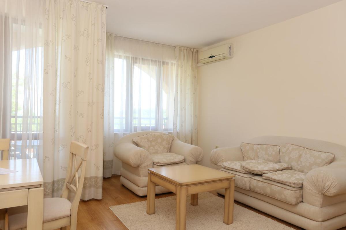 Studio with Balcony (3 Adults)  - Photo 5