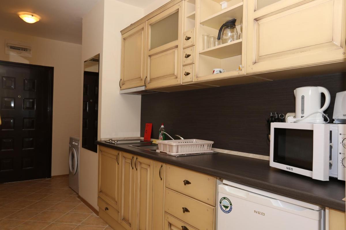 Studio with Balcony (3 Adults)  - Photo 9