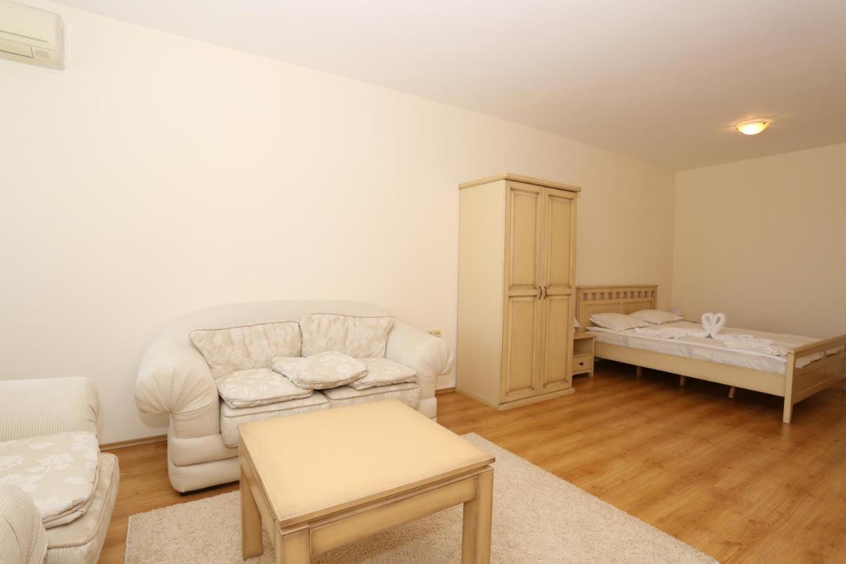 Studio with Balcony (3 Adults)  - Photo 3