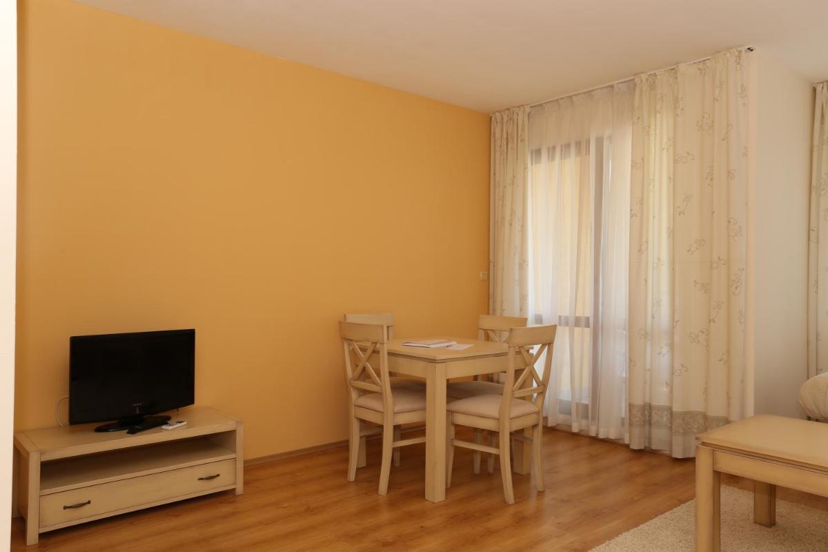 Studio with Balcony (3 Adults)  - Photo 8