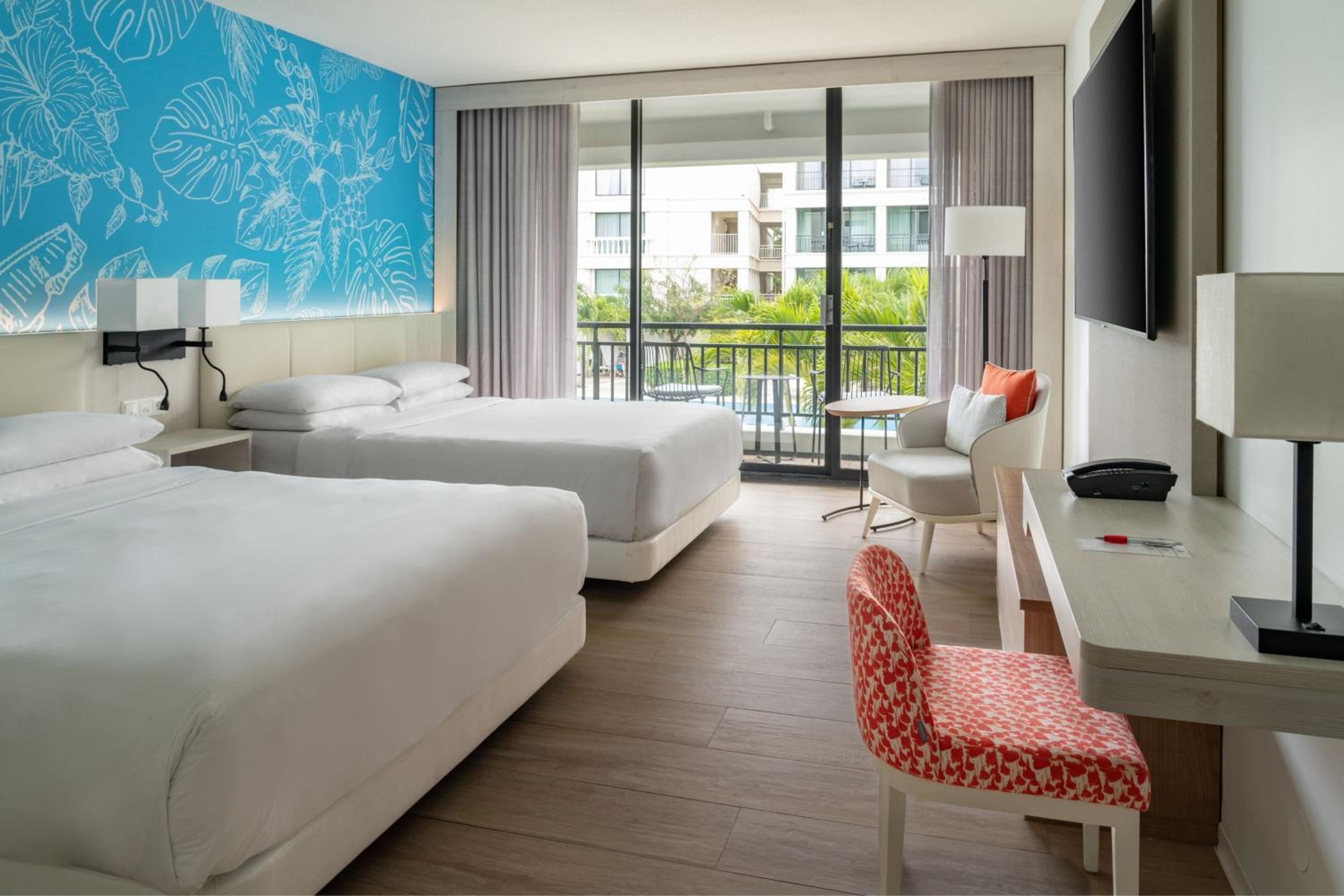 Partial Ocean view, Queen bed - Photo 1