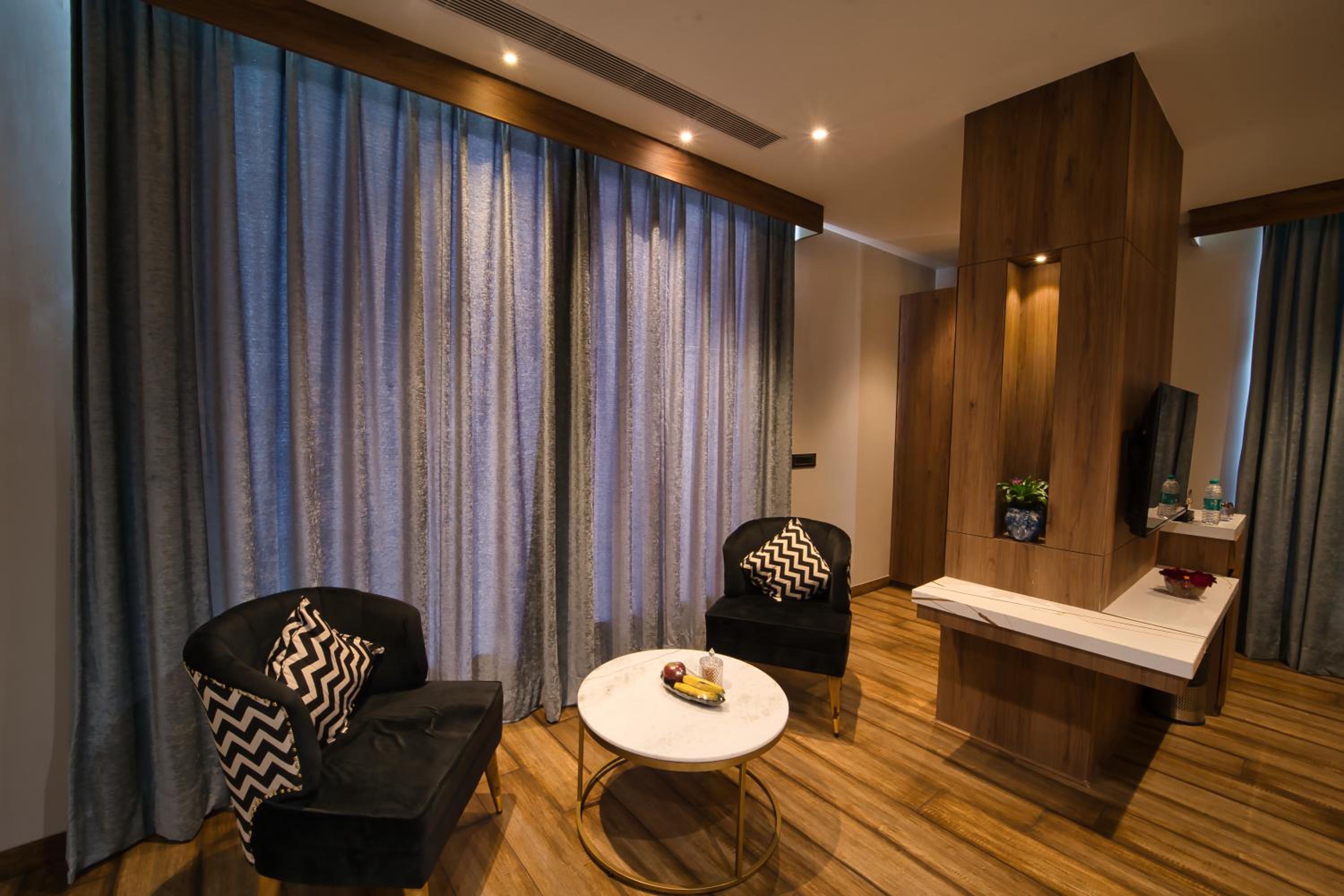 Privilege Suite - Photo 6