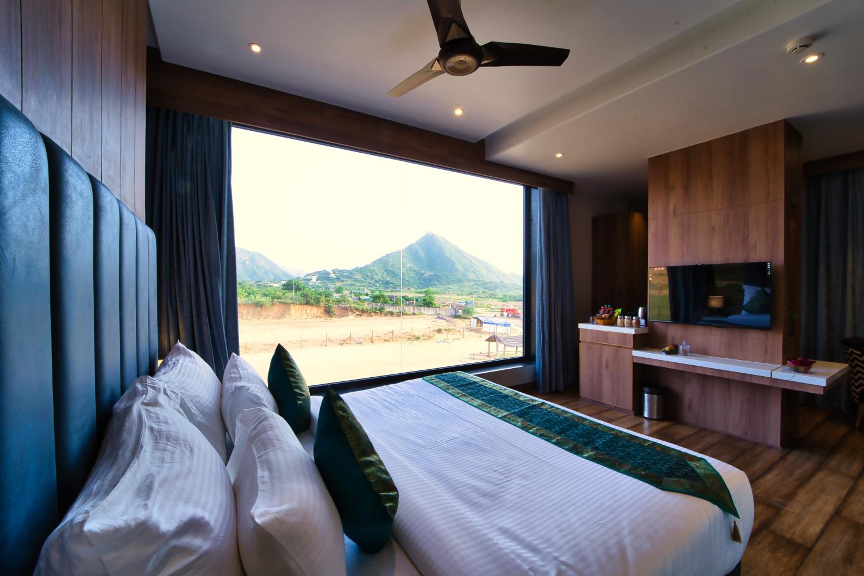 Privilege Suite - Photo 11