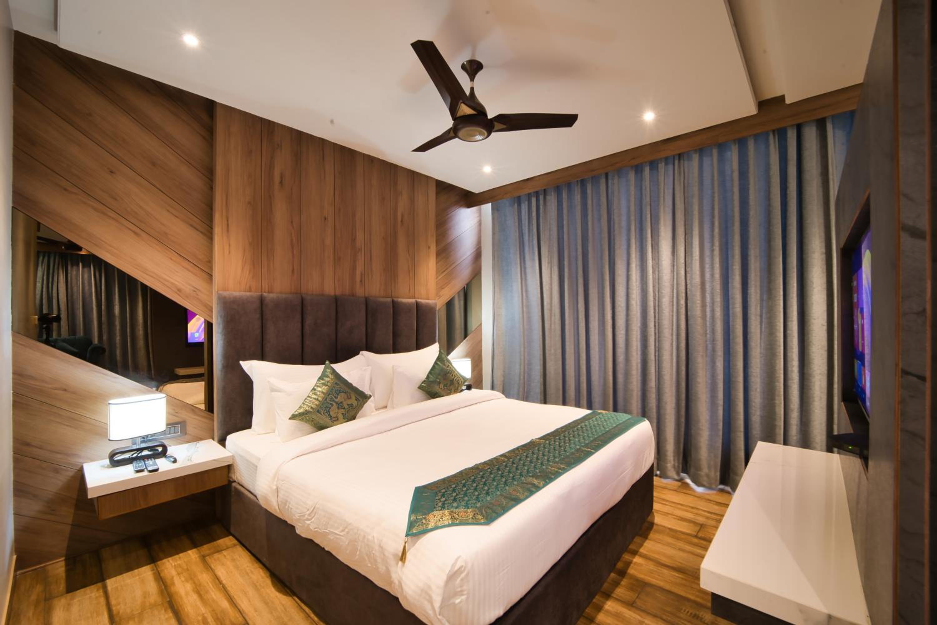 Privilege Suite - Photo 4