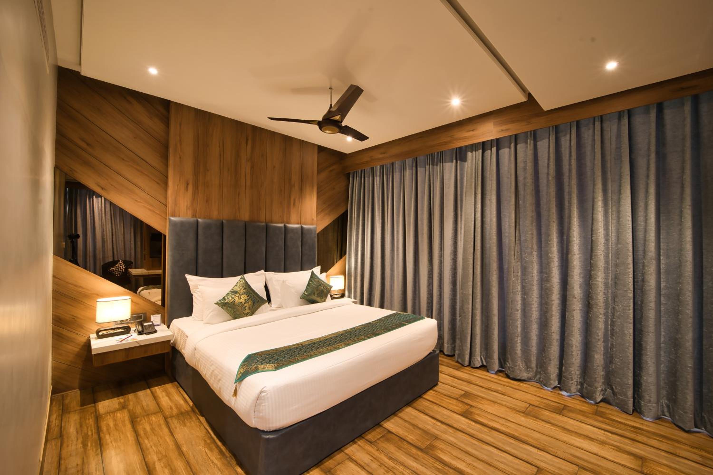 Privilege Suite - Photo 12