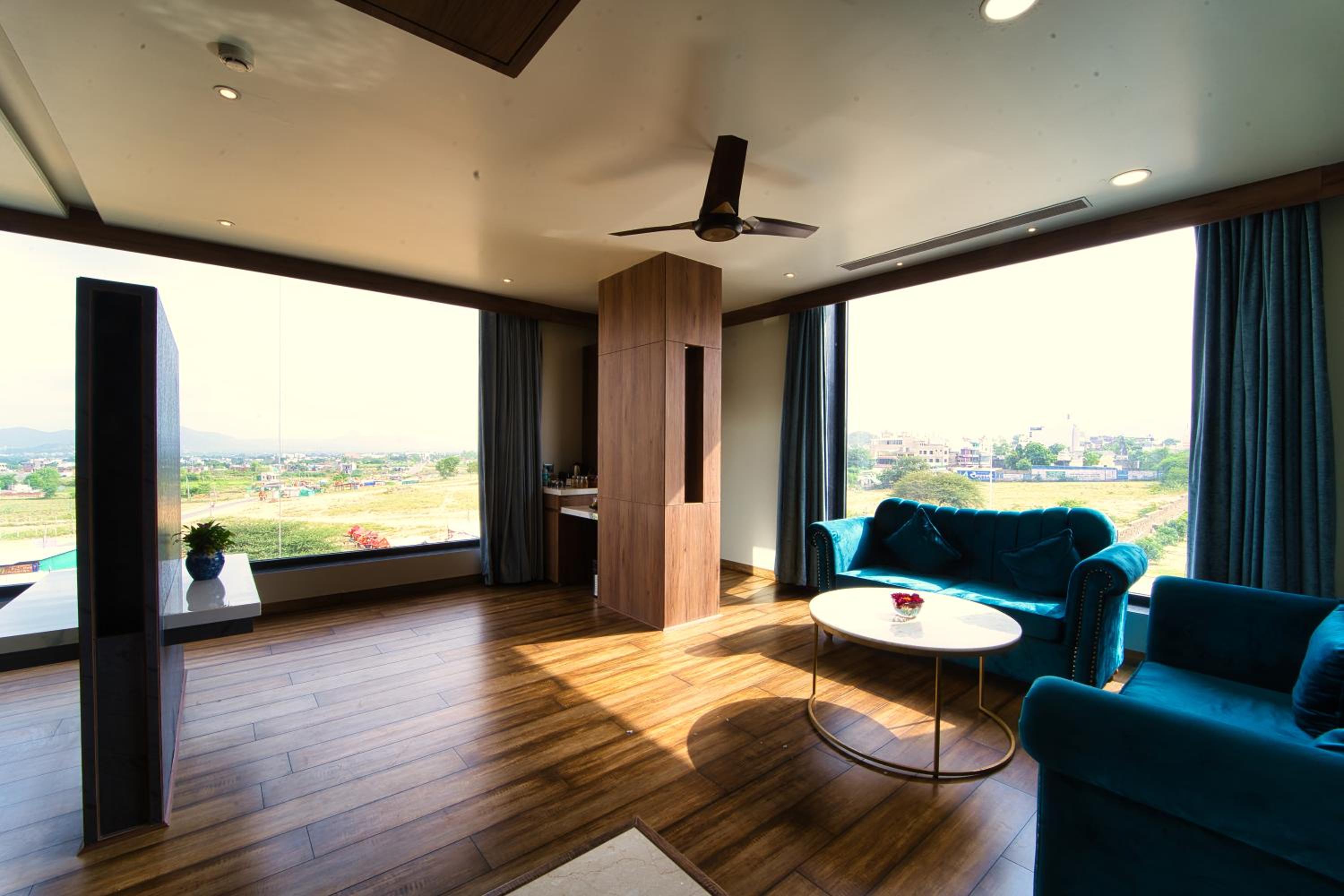 Privilege Suite - Photo 15