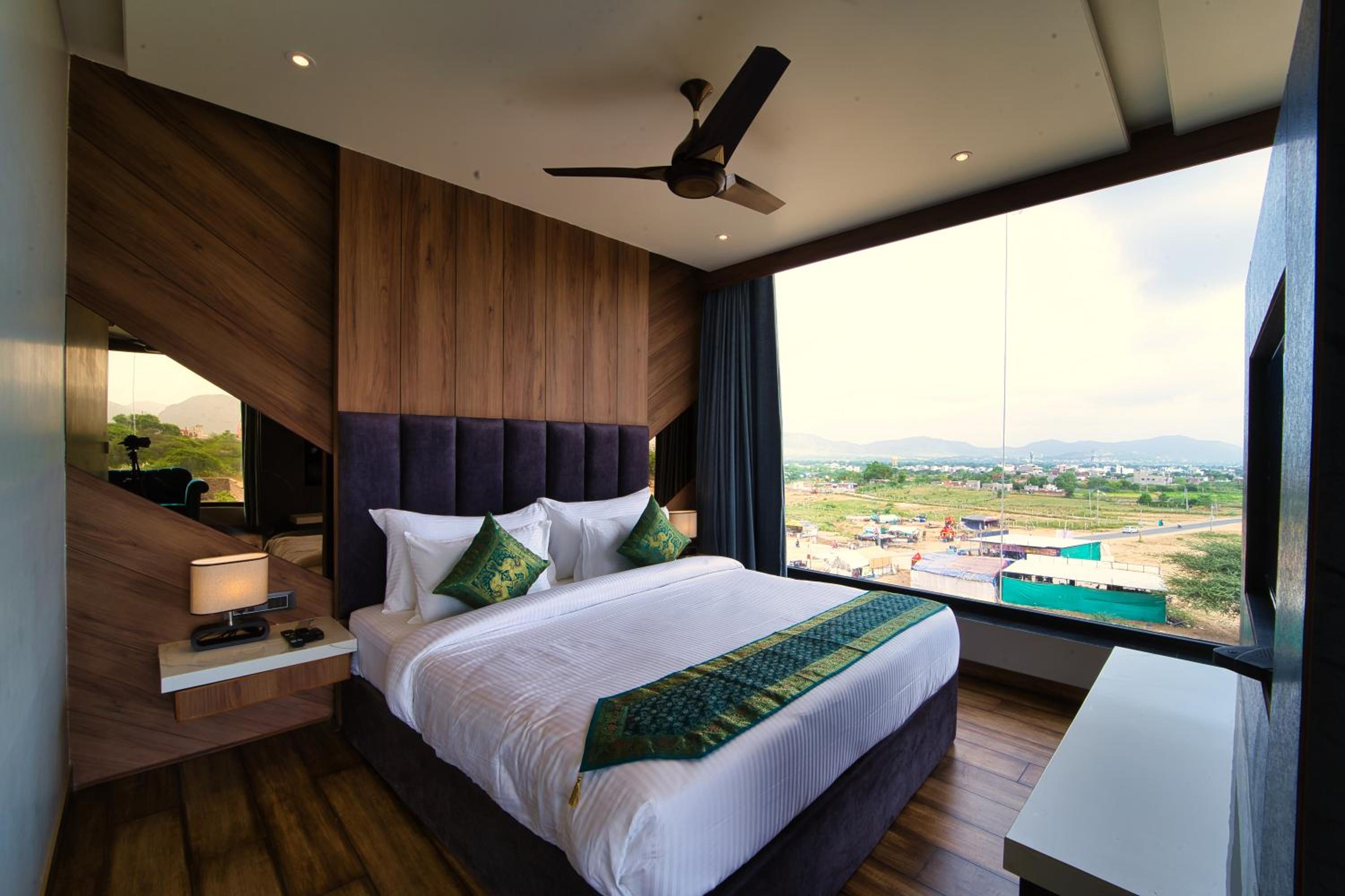 Privilege Suite - Photo 7