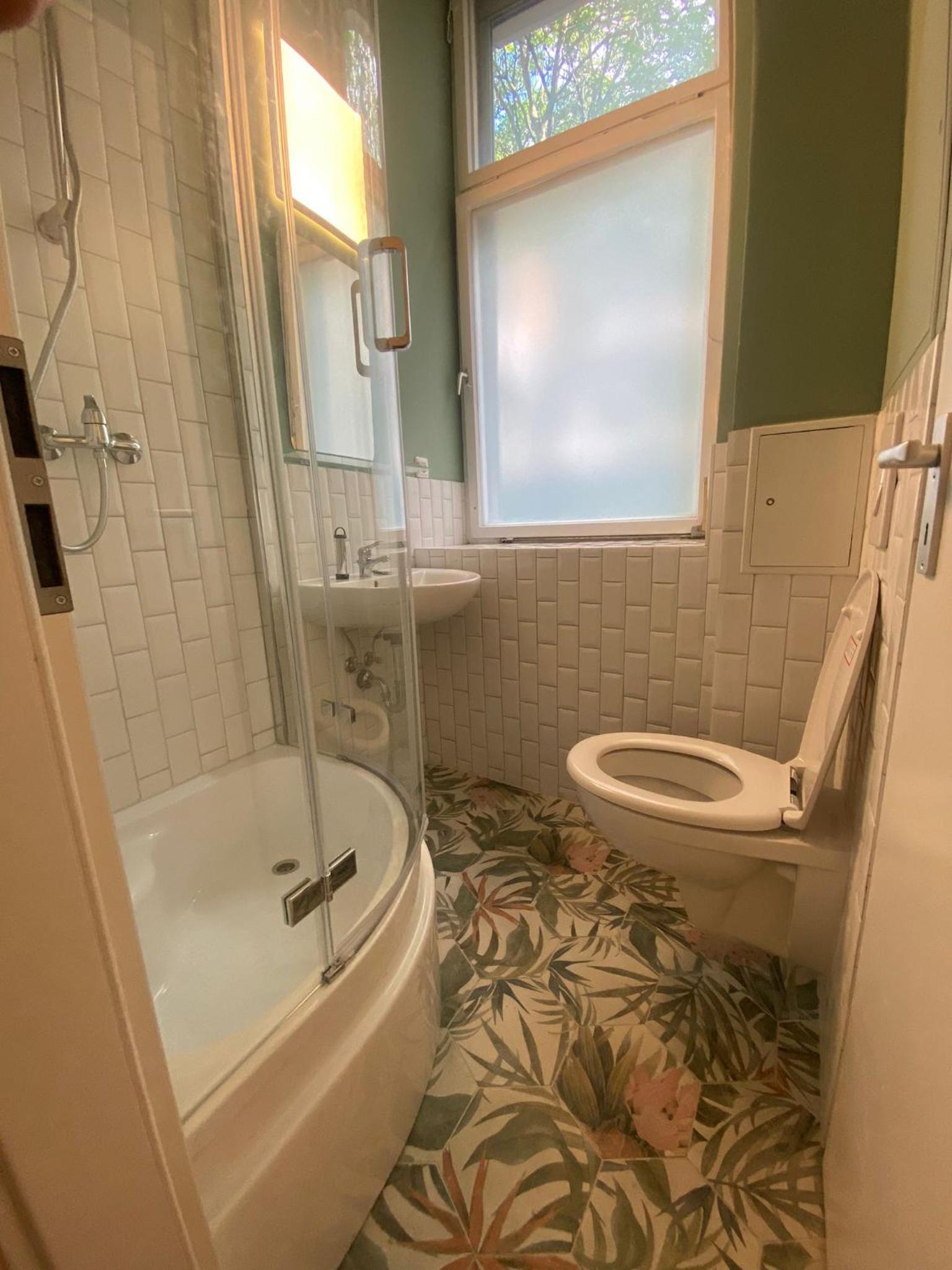 Triple Room with Private Bathroom photo 2