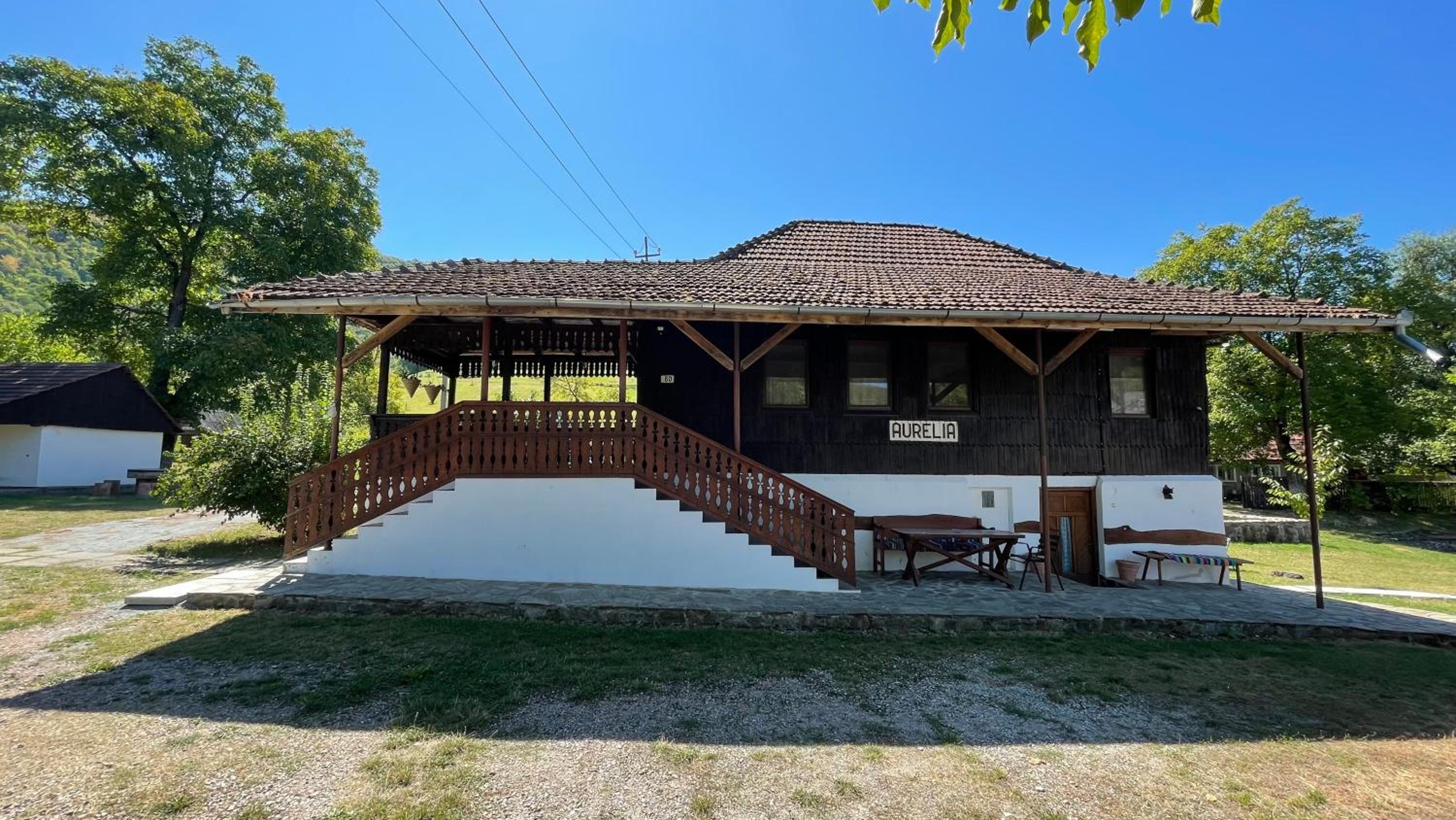 Five-Bedroom House photo 2