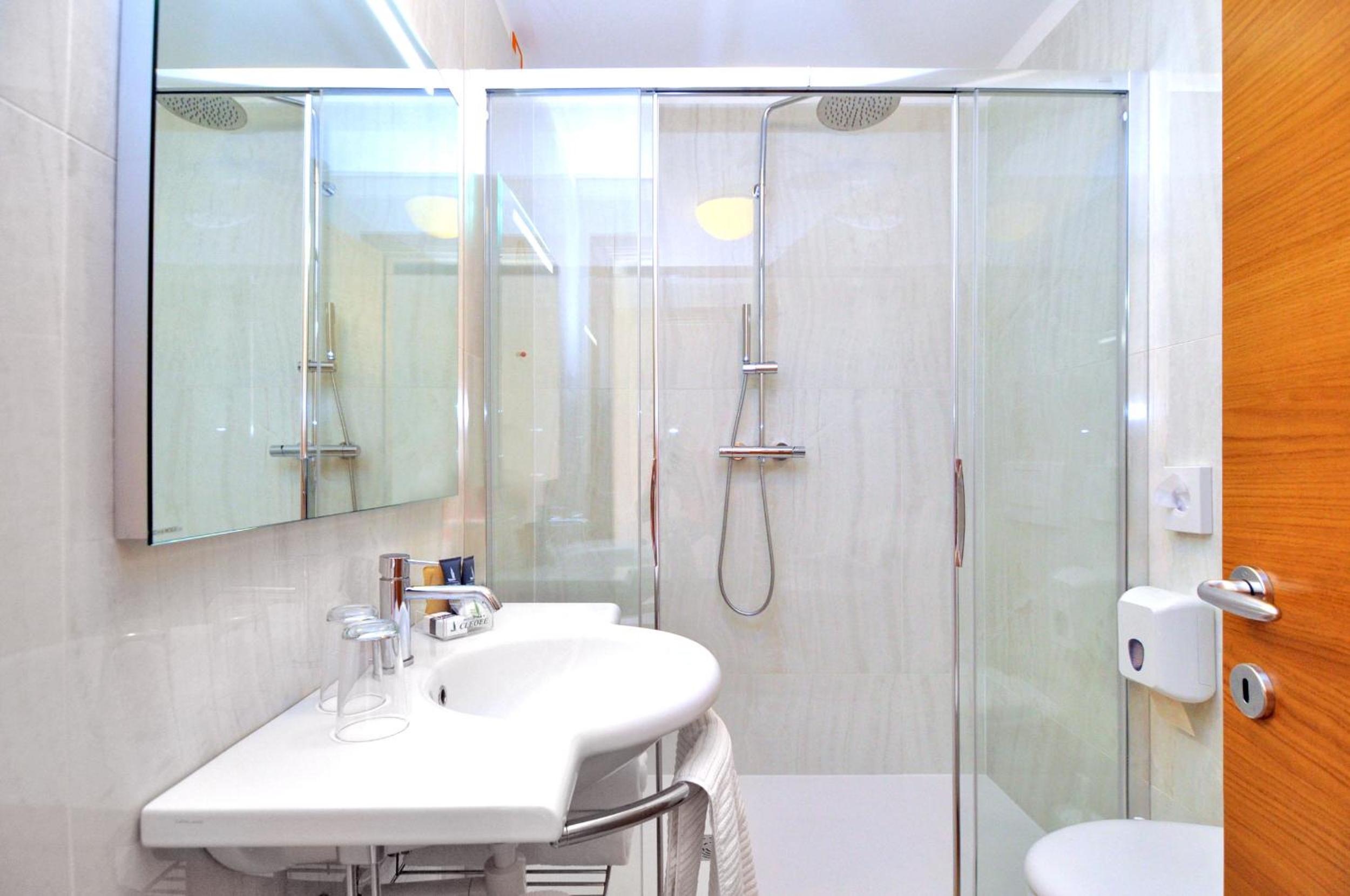 Triple Room with Balcony - Photo 4