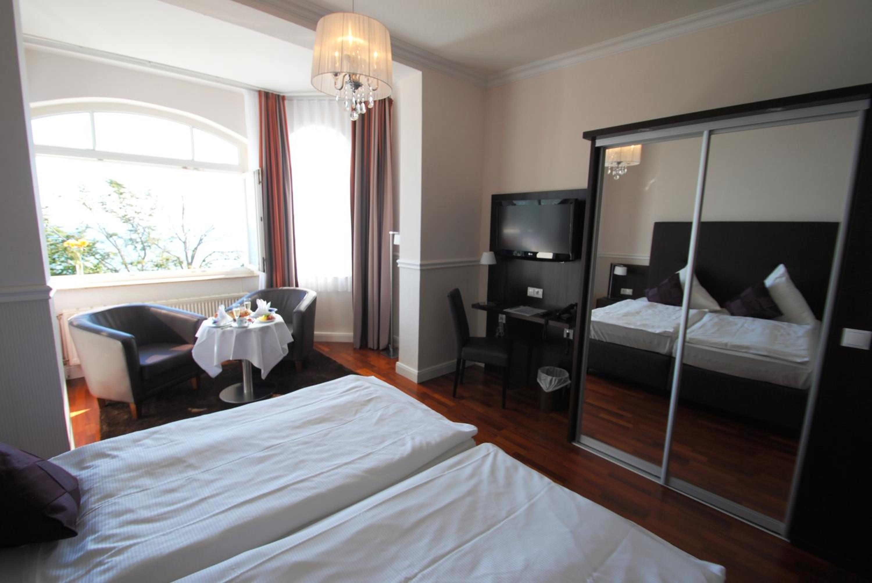 Promenade Double Room with Sea View - Photo 1