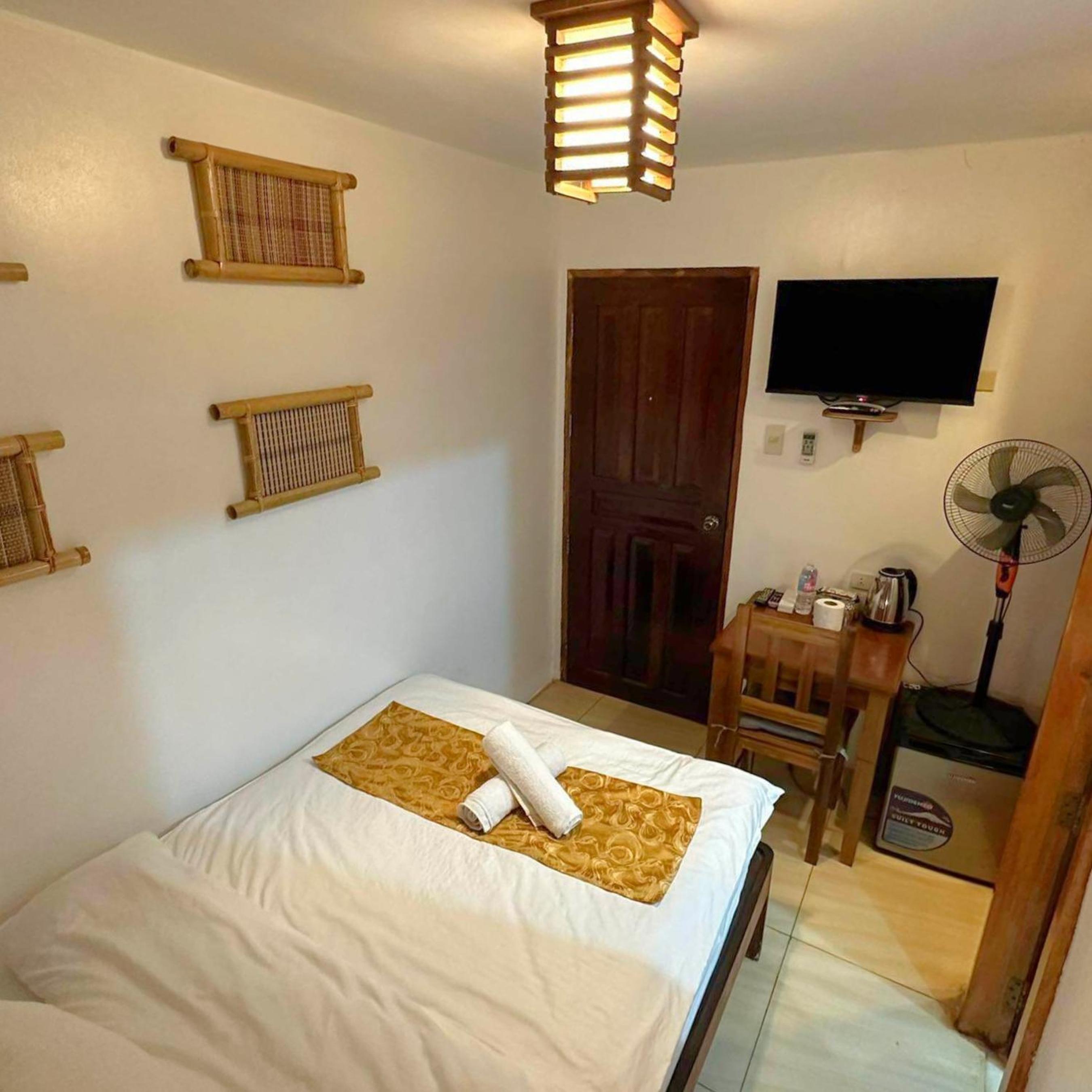 Double Room with Private Bathroom - Photo 3