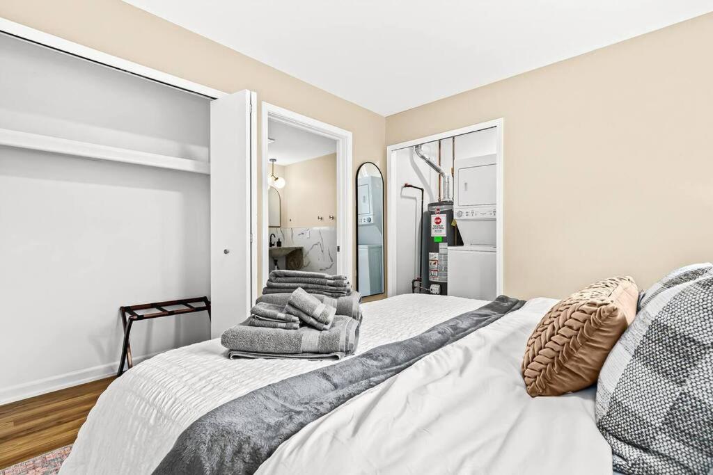 One-Bedroom Apartment photo 2