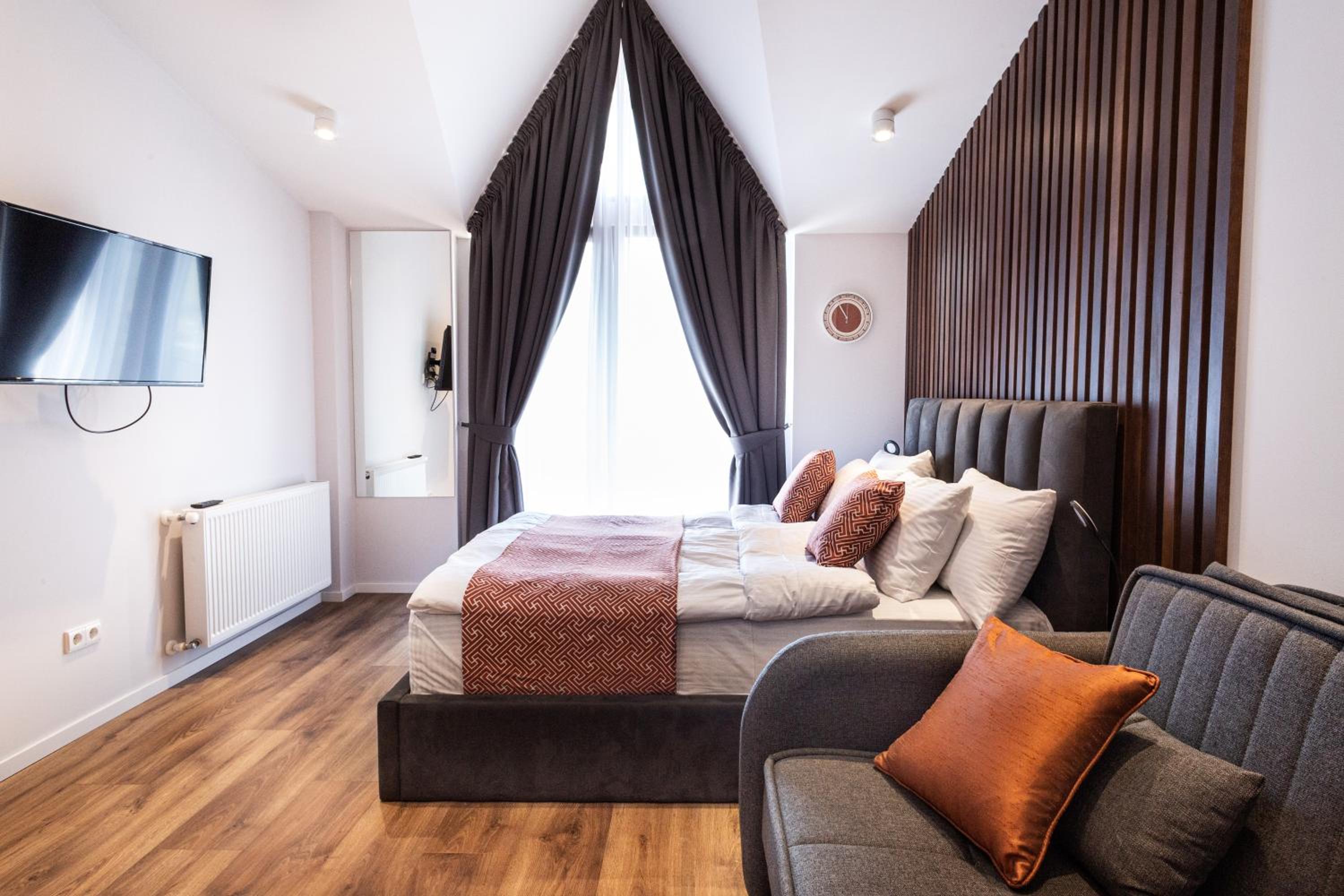 Studio Apartment with Balcony photo 1
