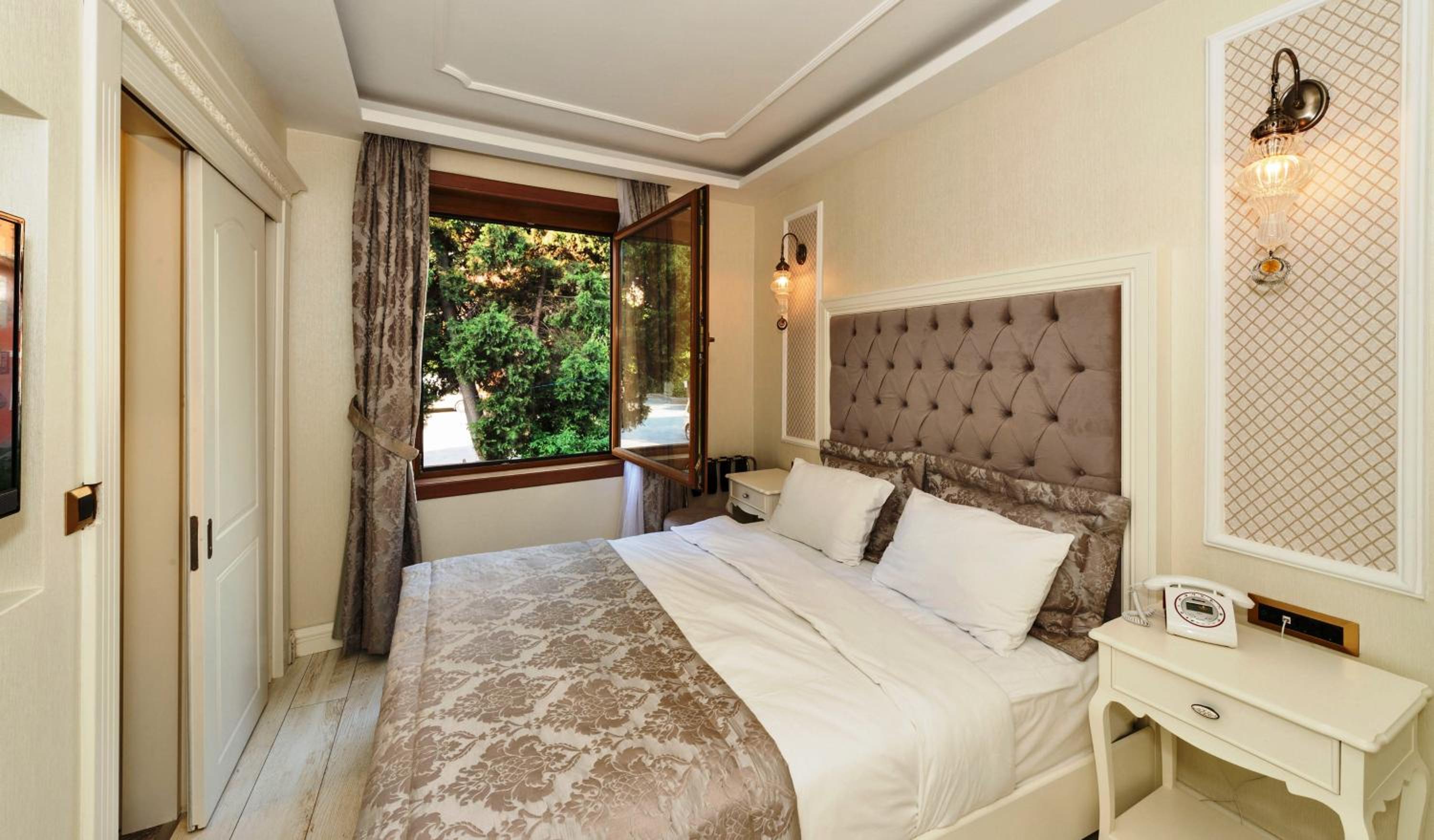 Standard Double or Twin Room photo 1