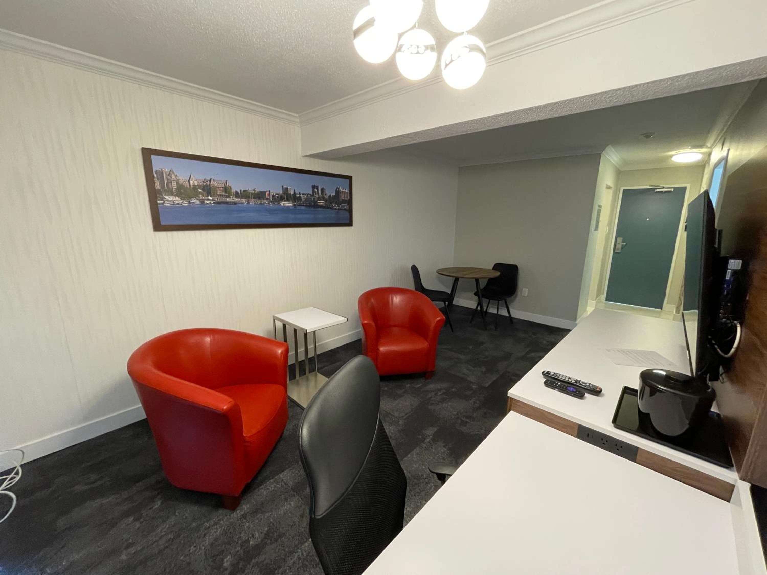 King Suite - Non Smoking - Photo 8