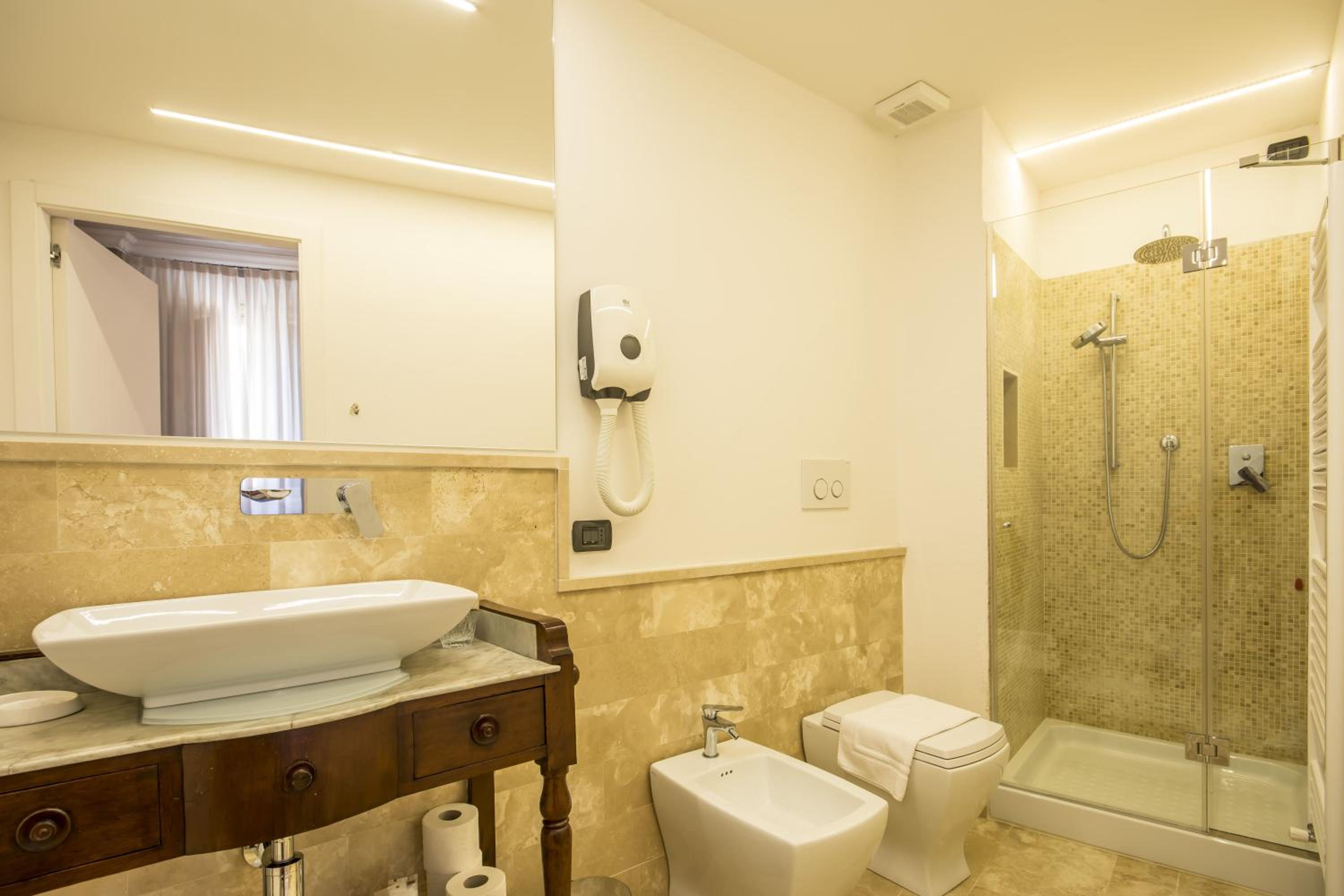 Superior Double or Twin Room - Photo 4