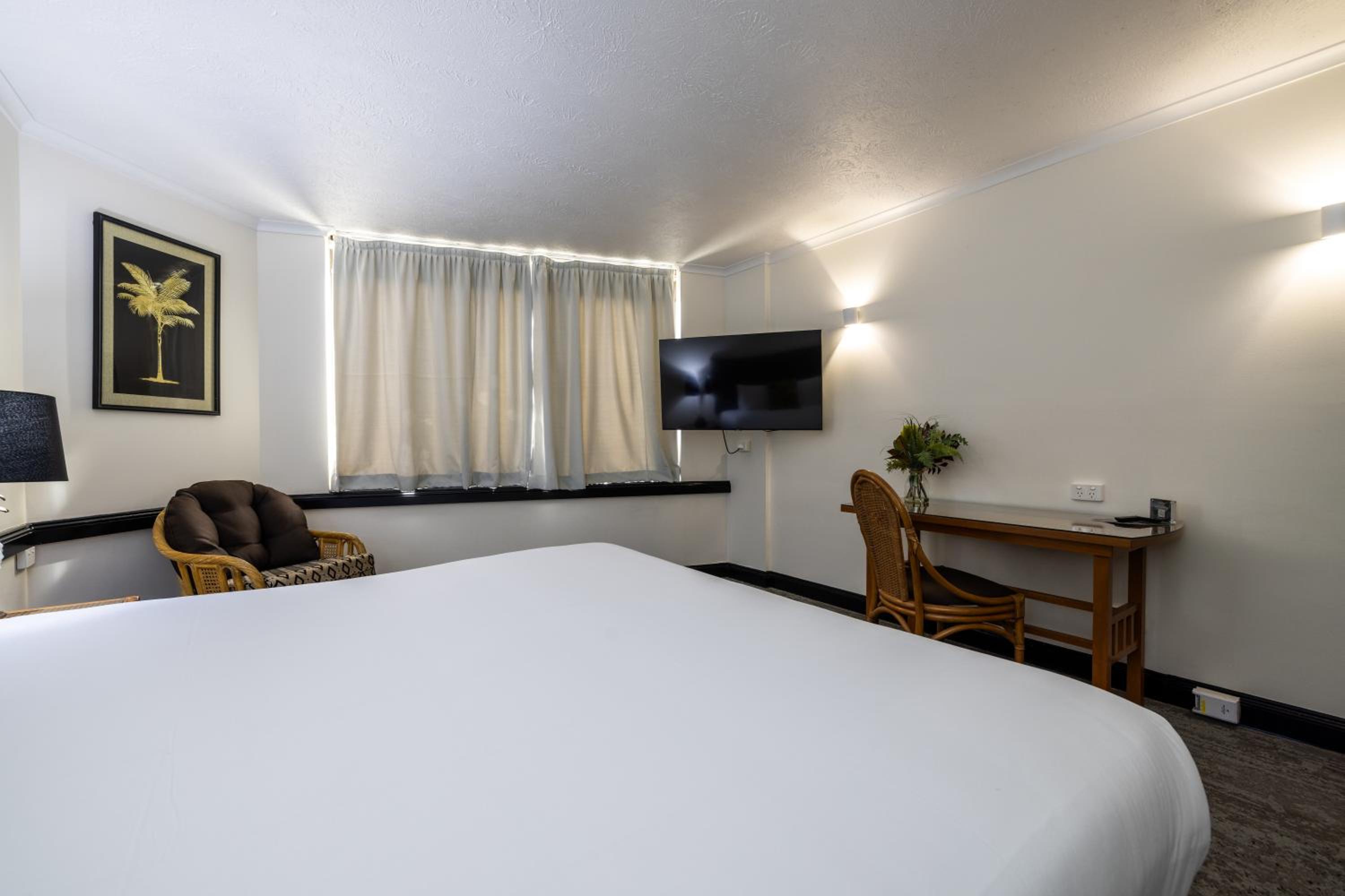 Deluxe King Room - Photo 4