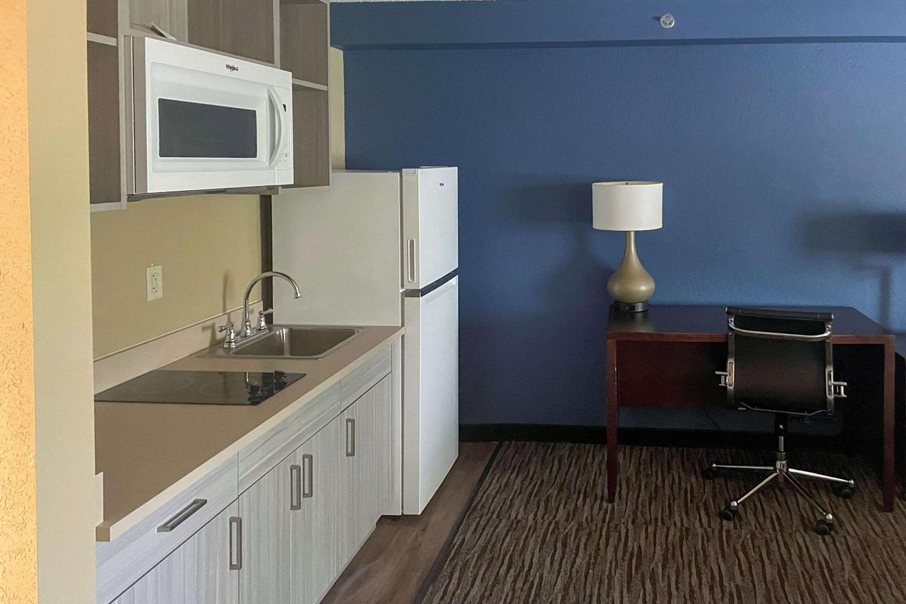 King Room - Accessible/Non-Smoking - Photo 10
