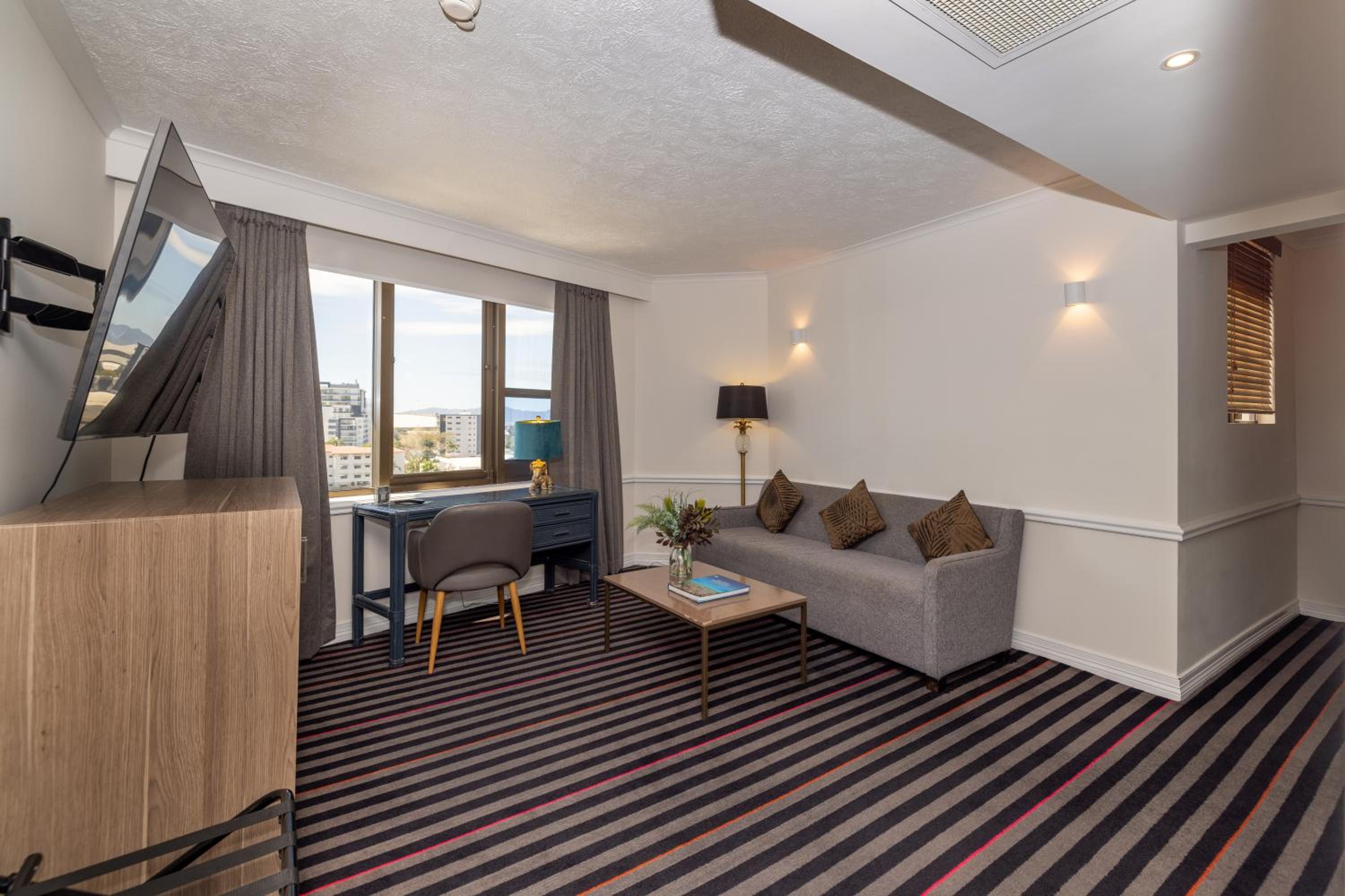 Executive King Suite - Photo 2