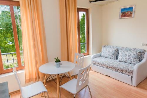 Studio with Park View (2 Adults)
