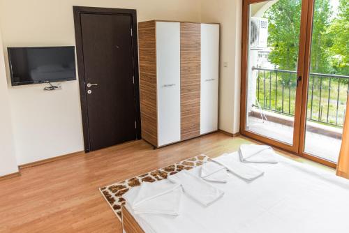 Studio with Park View (2 Adults) photo 3