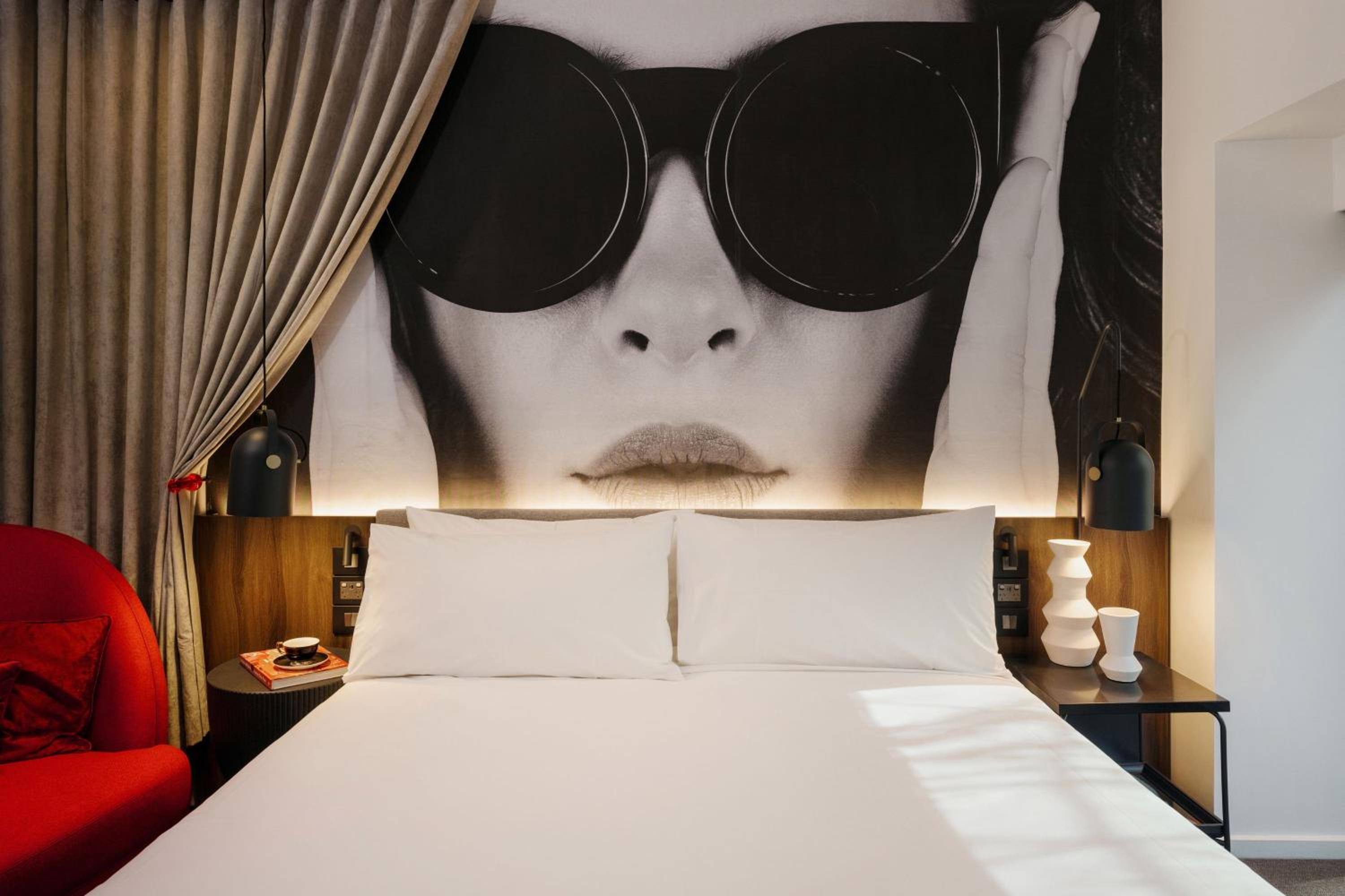 Premium King Room - Photo 5
