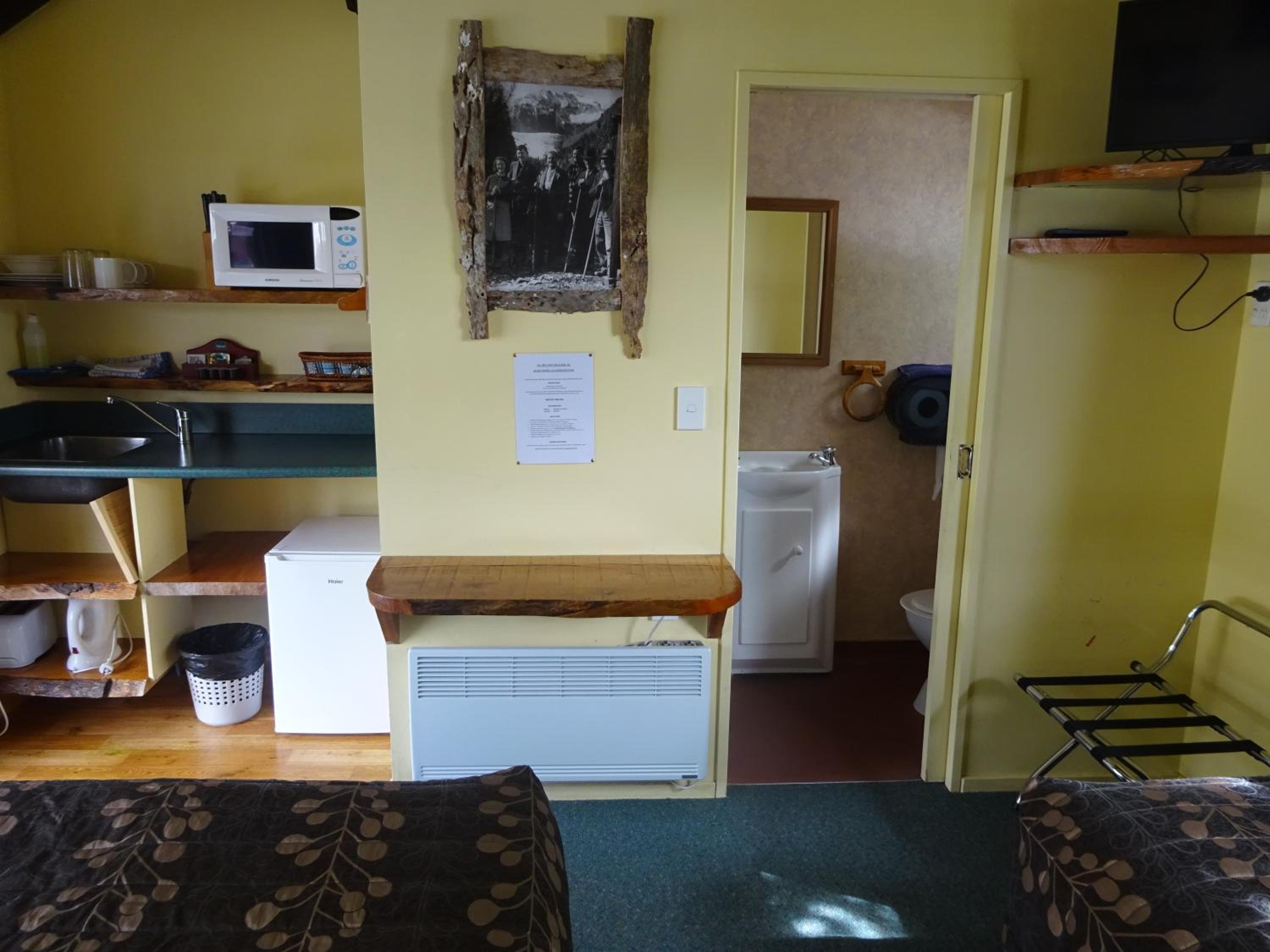Twin Room with Private Bathroom photo 3