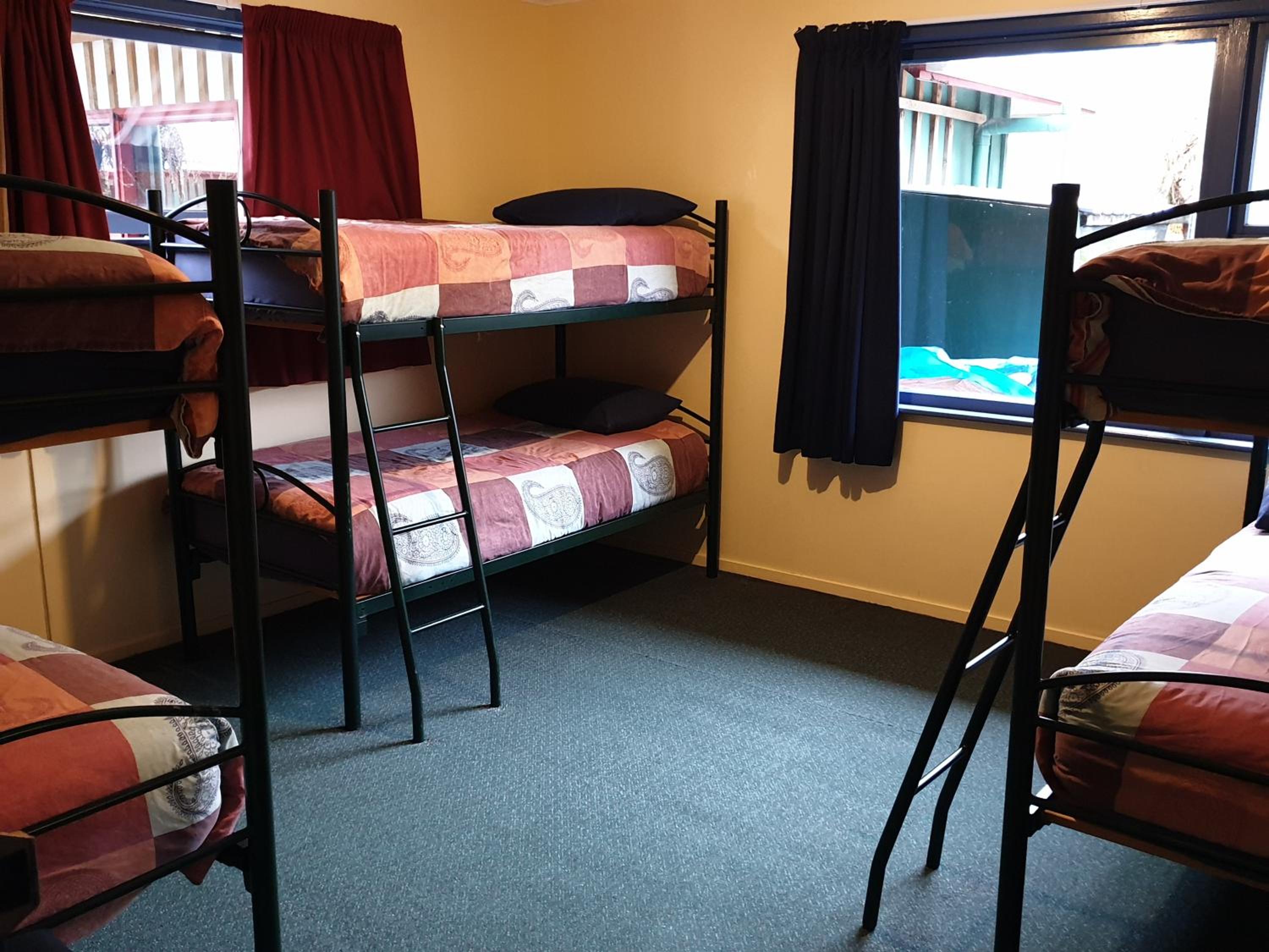 Bed in 6-Bed Mixed Dormitory Room with Shared Bathroom photo 1