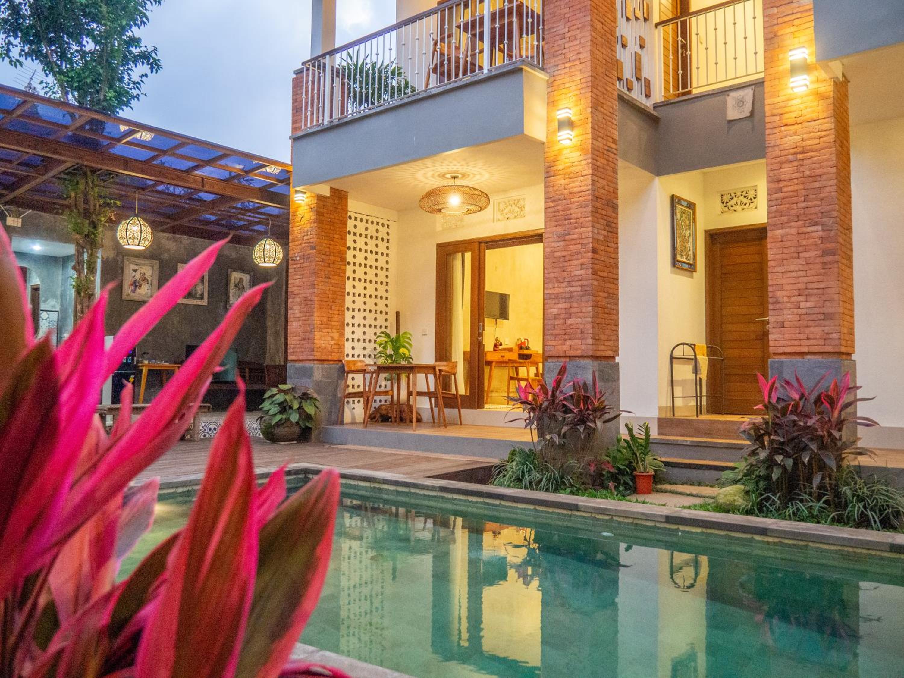 Double Room with Balcony - Photo 10