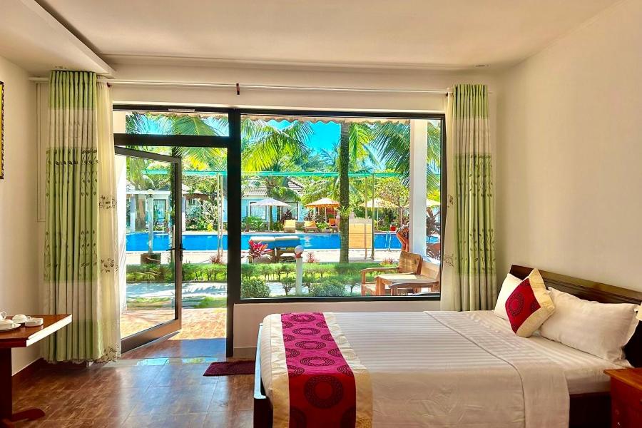 Deluxe Bungalow with Pool View