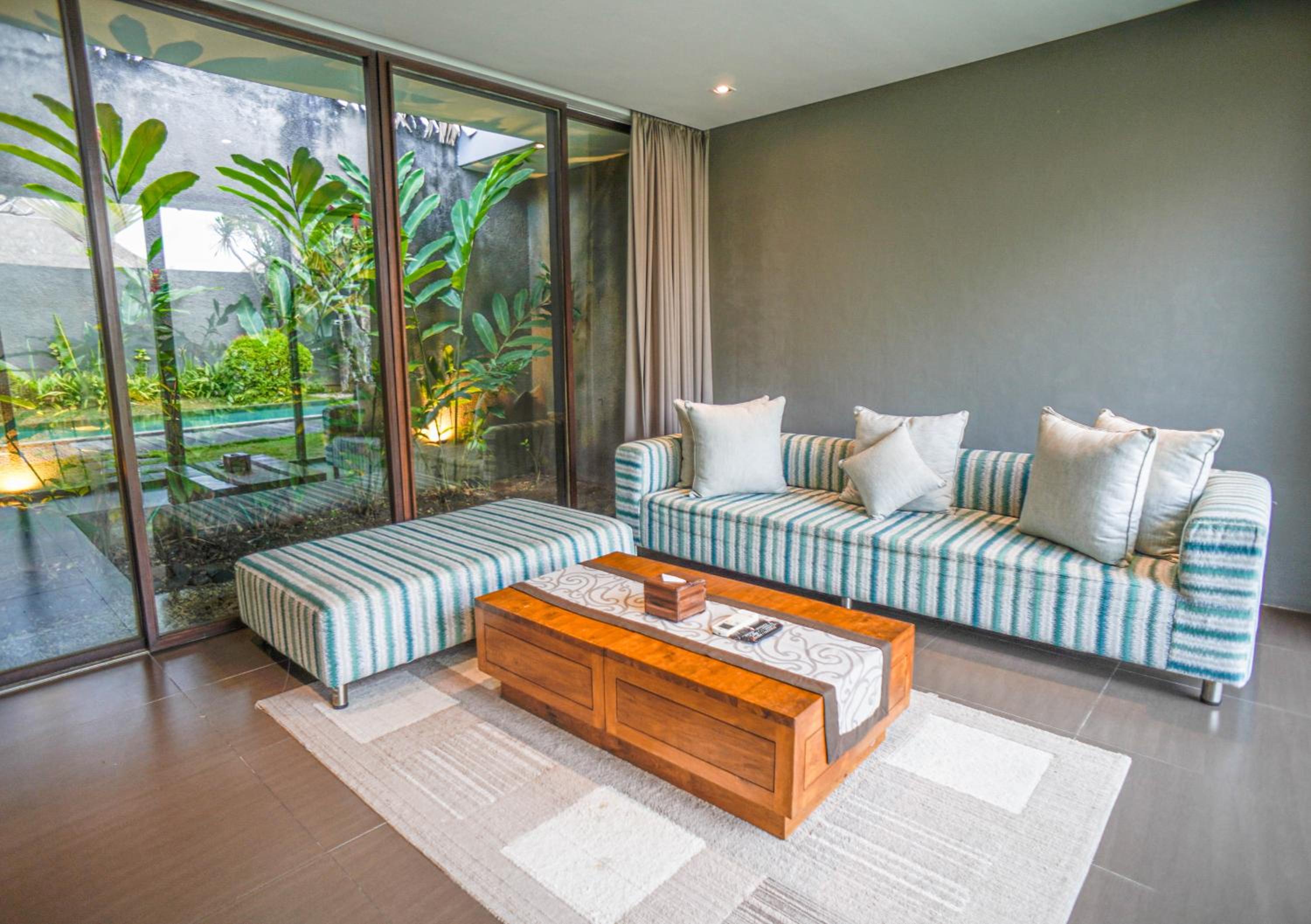 Three-Bedroom Villa with Private Pool photo 2
